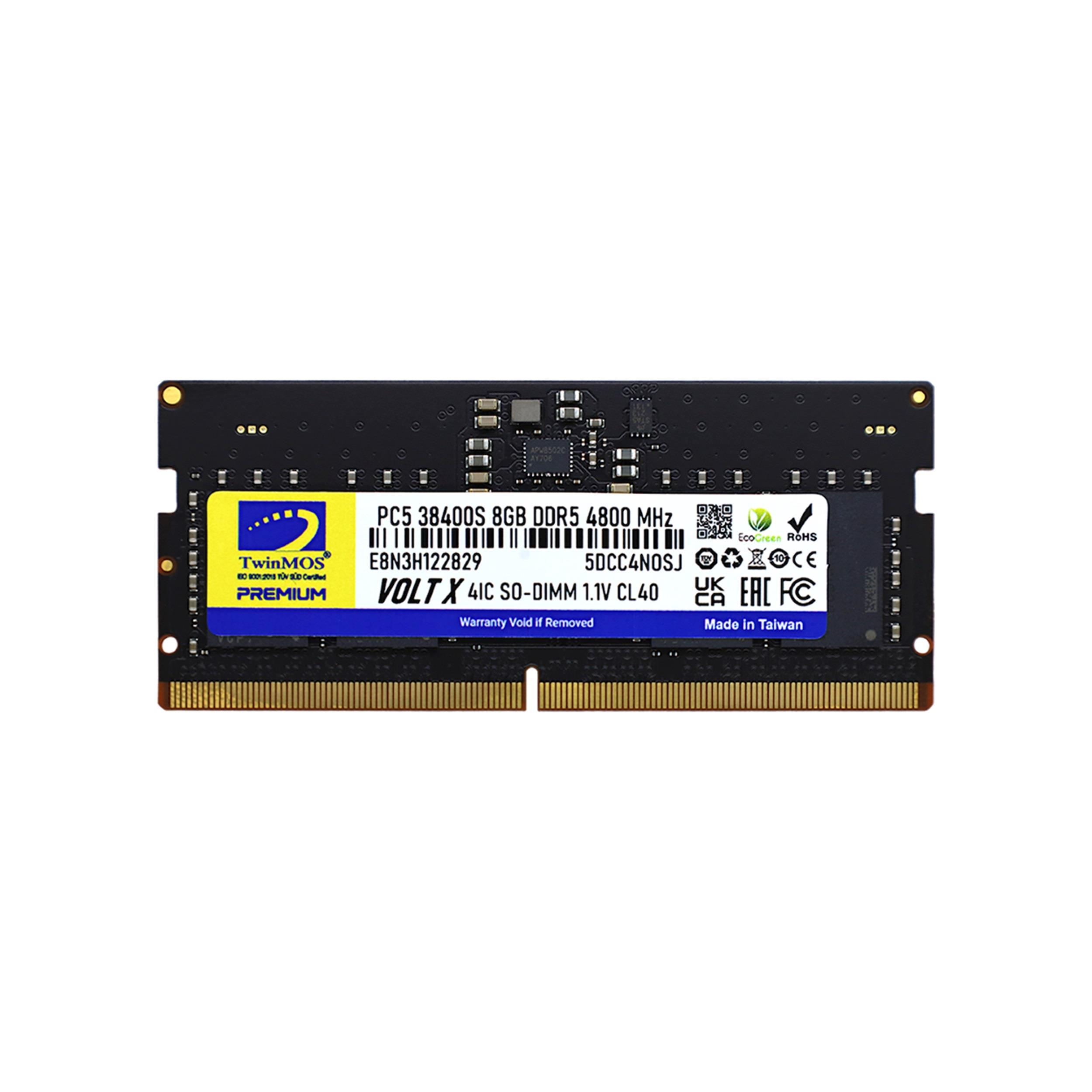 Altın kontaklı ve etiketli siyah bir DDR5 SO-DIMM RAM modülü.