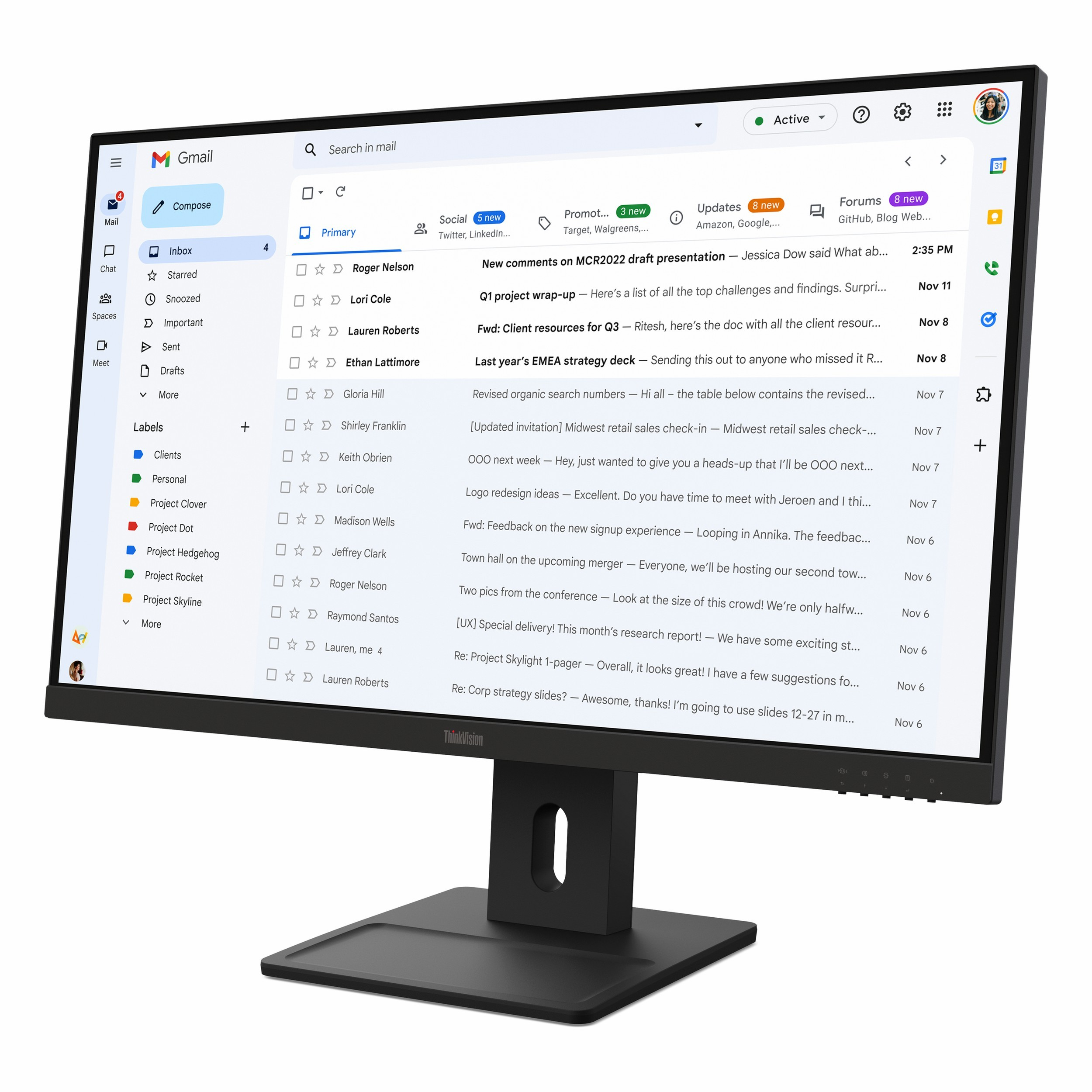 Bir monitör, e-posta listesi ve menülerle Gmail arayüzünü gösteriyor.