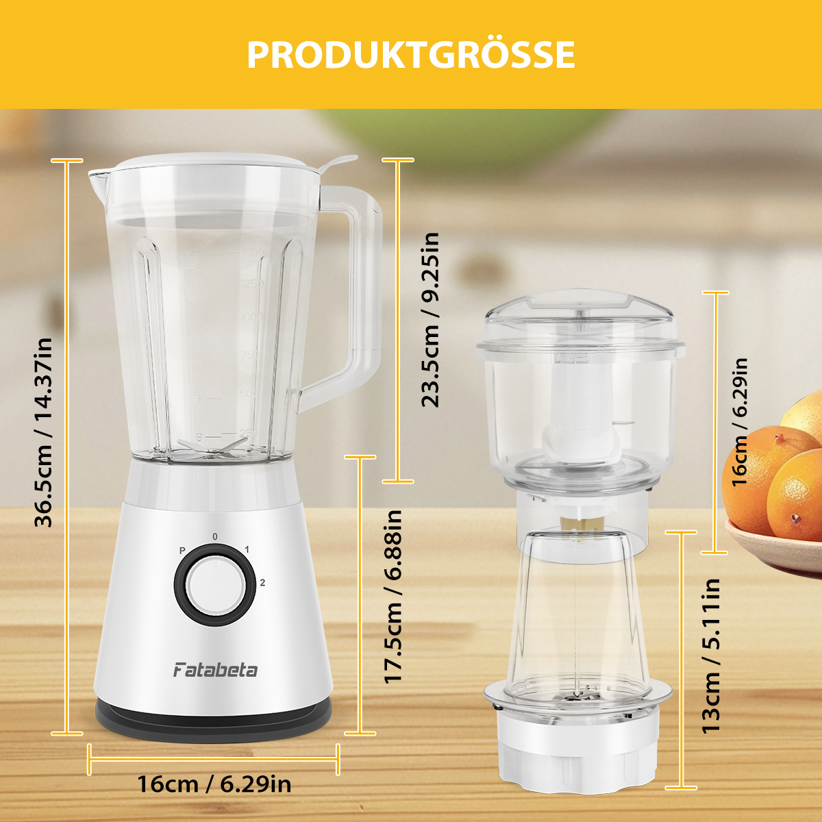 Weiße Mixer und Zerkleinerer mit Maßen auf Holzhintergrund.