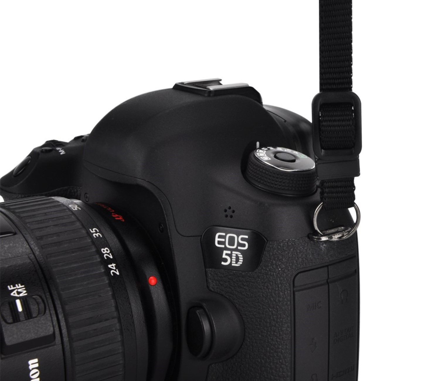 Nahaufnahme einer schwarzen Canon EOS 5D Kamera mit Objektiv und Riemen.