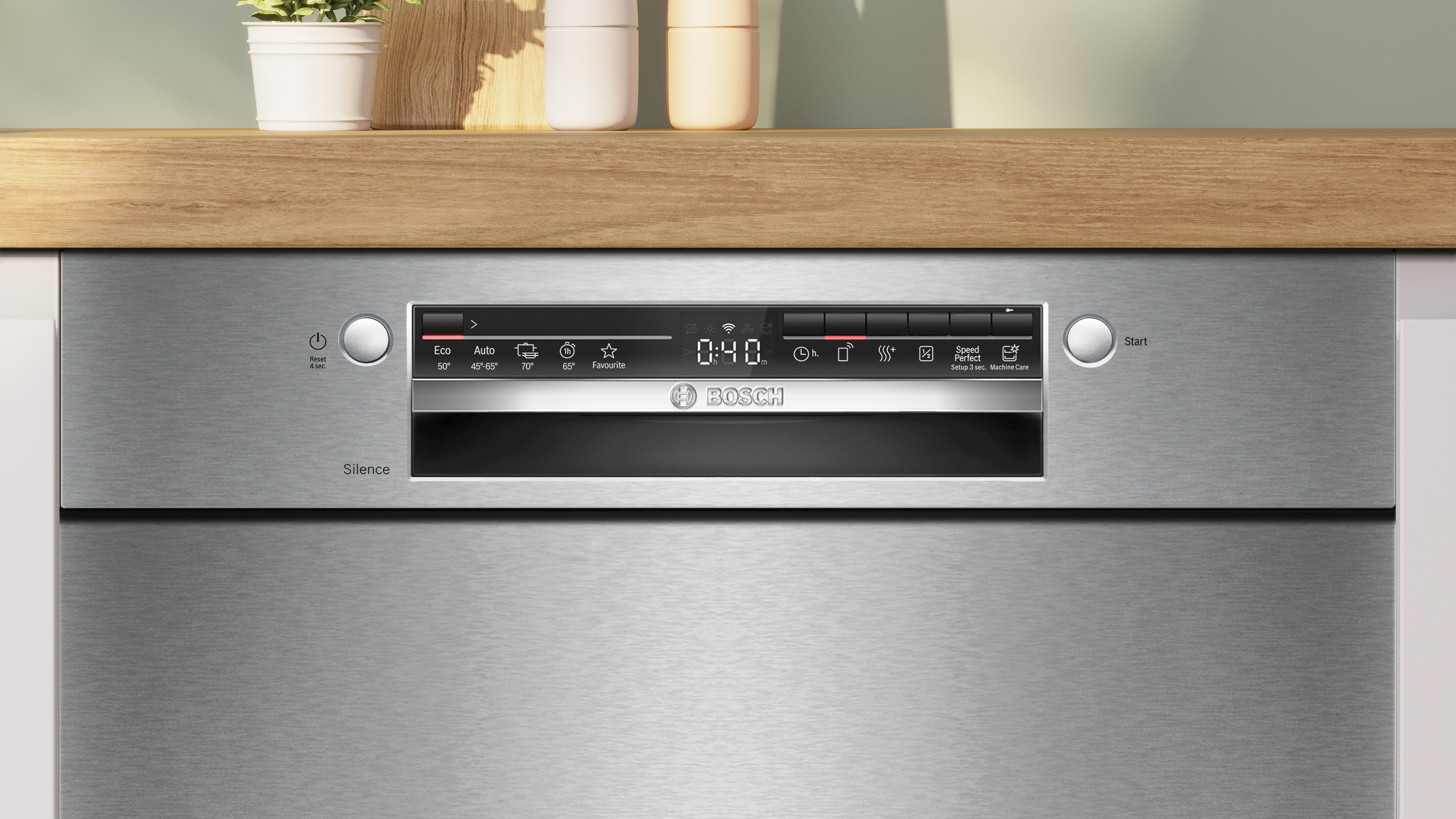 Il pannello di controllo di una lavastoviglie Bosch argentata con display e pulsanti digitali.