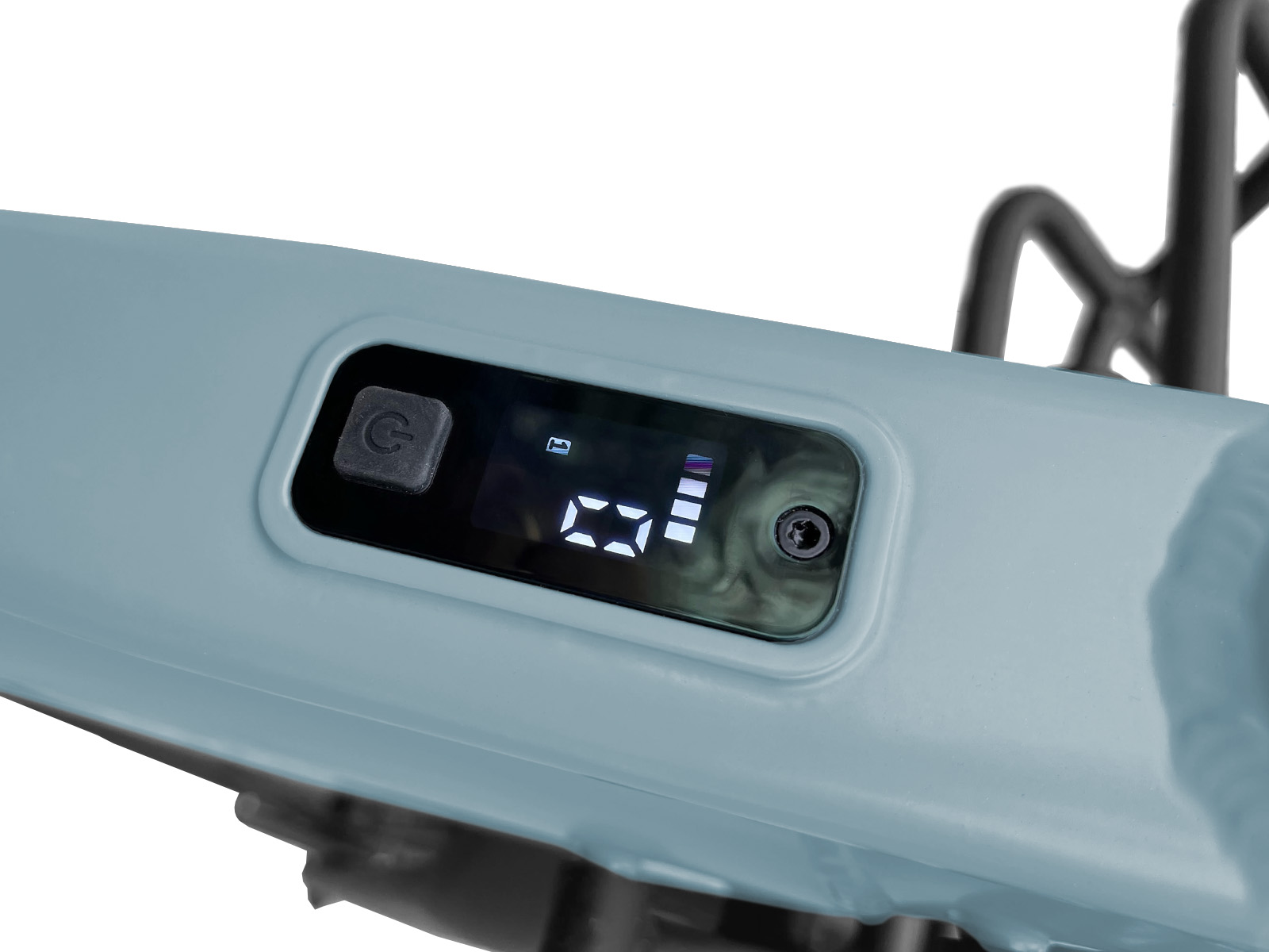 Digitalanzeige eines E-Bikes mit Ein-/Aus-Taste und Akkustand.