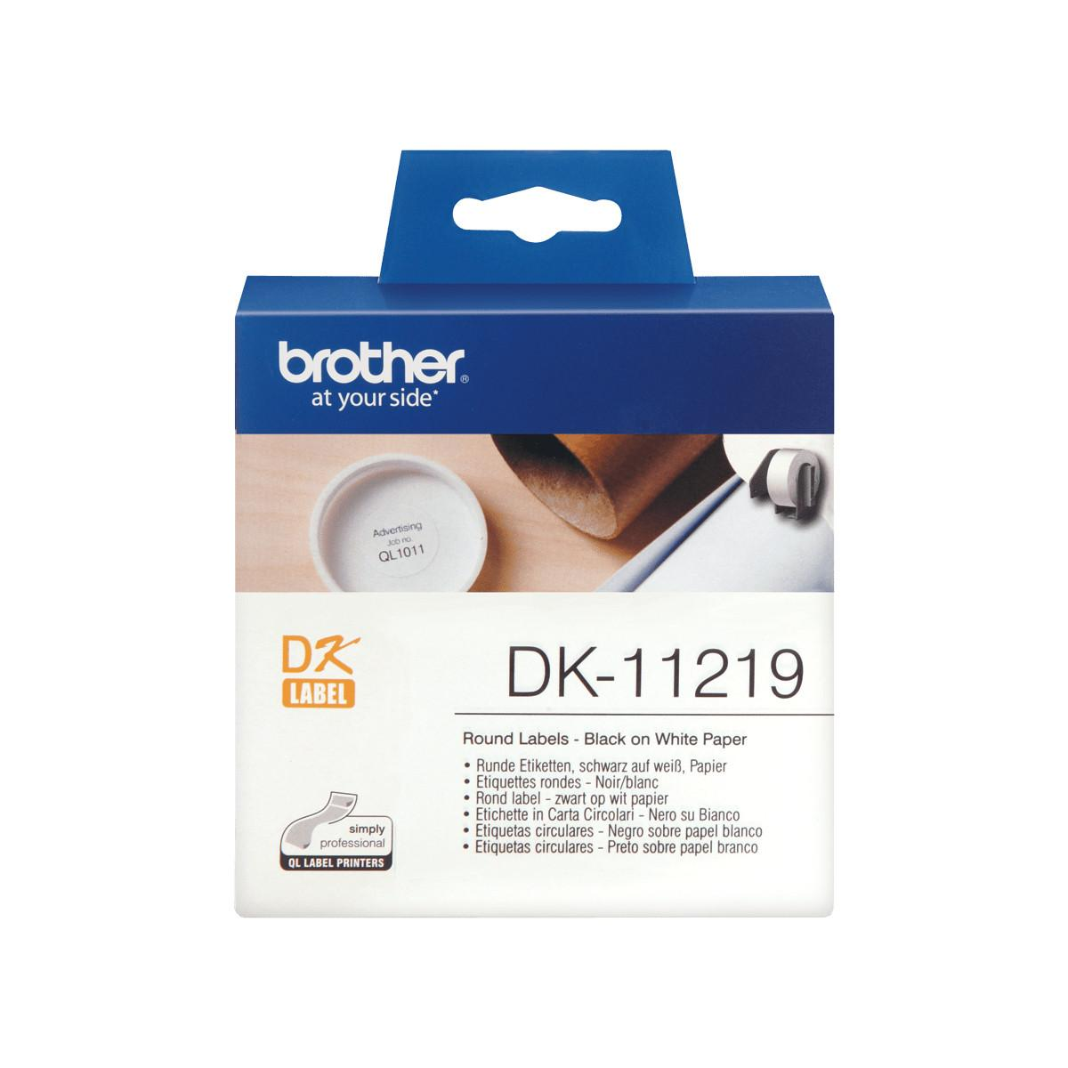 Brother DK-11219 etichette rotonde su carta bianca, testo nero.