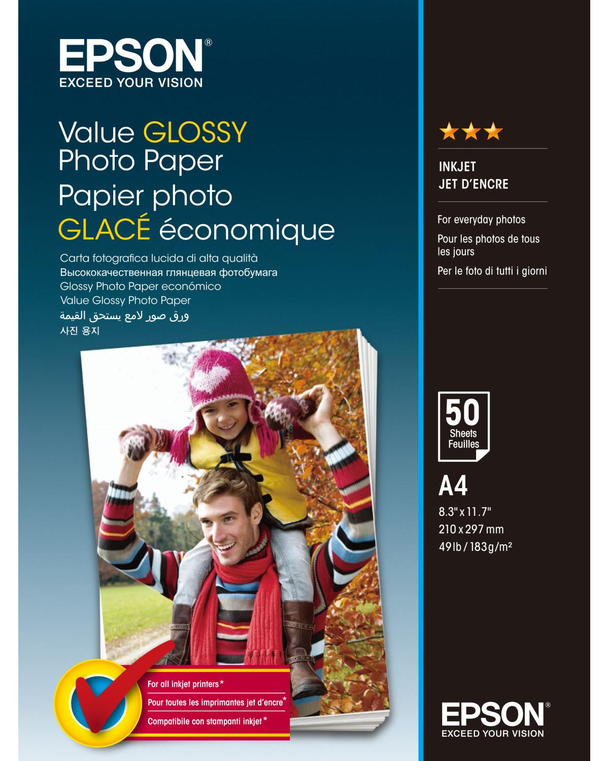 Mann mit Kind auf Schultern, Herbstlaub, Epson Papierverpackung.