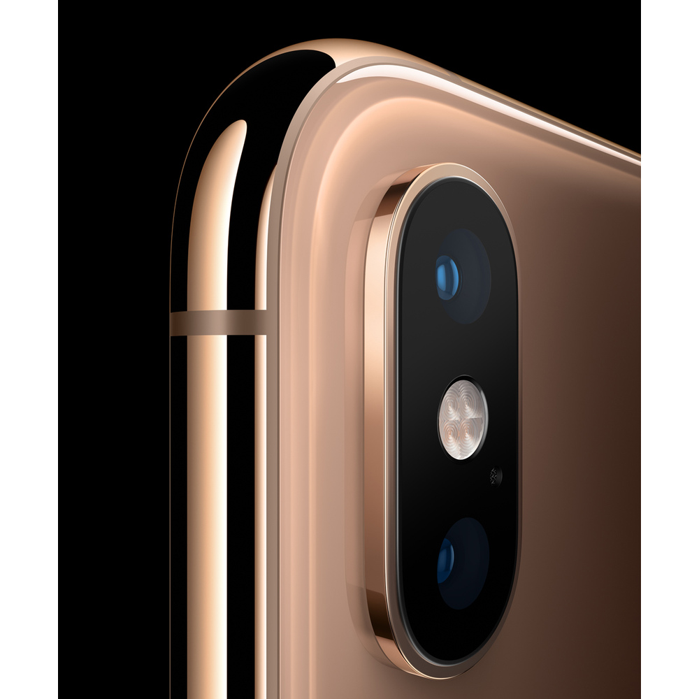 Zbliżenie złotego modułu kamery iPhone XS Max z podwójnym obiektywem.