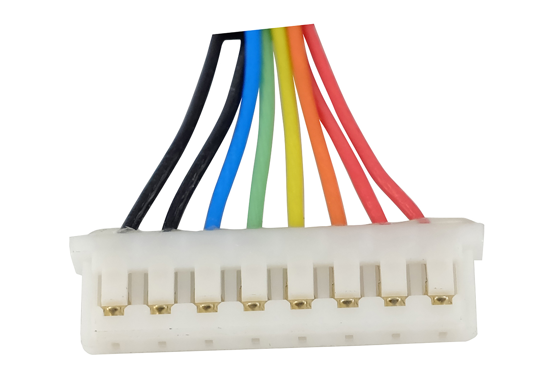 Ein weißer Stecker mit sieben bunten Kabeln: schwarz, blau, grün, gelb, orange, rot.