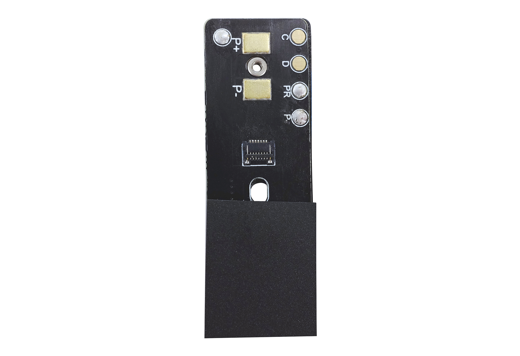 Ein schwarzes elektronisches Bauteil mit Markierungen wie P+, P-, C, D, PR und P.