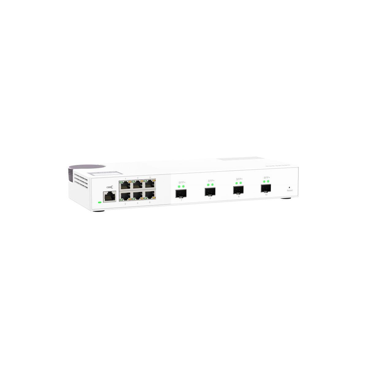 Uno switch di rete bianco con porte Ethernet e SFP+, su sfondo bianco.