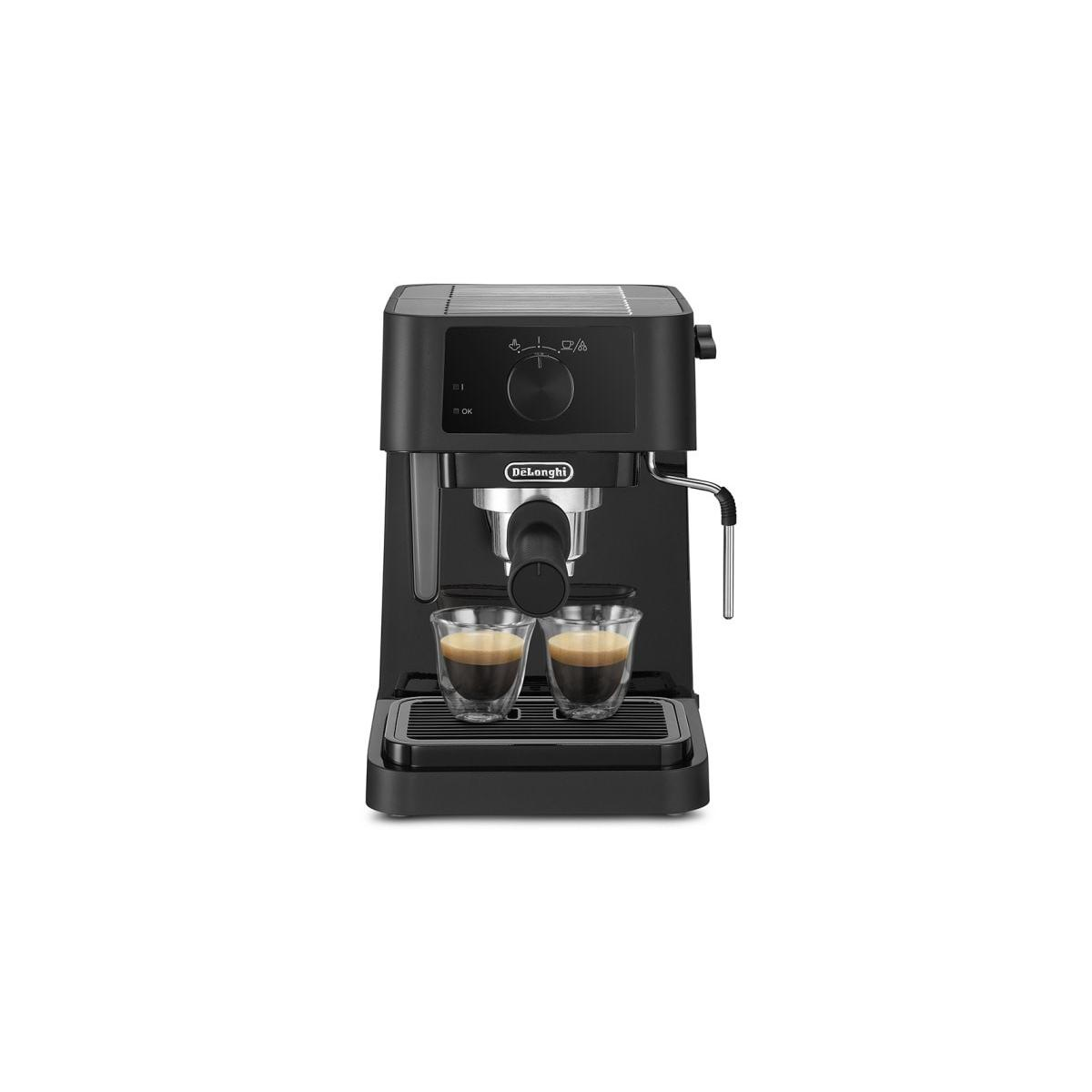 Zwarte espressomachine met twee gevulde glazen eronder.