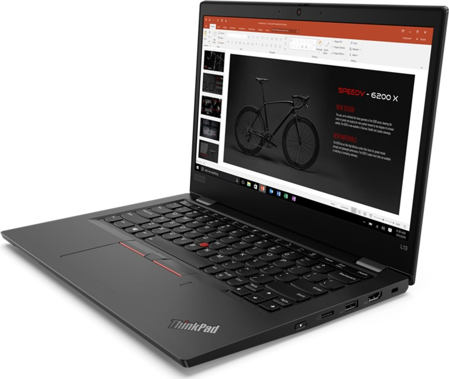 Ein schwarzer Laptop mit offenem Bildschirm, auf dem ein Fahrrad gezeigt wird.