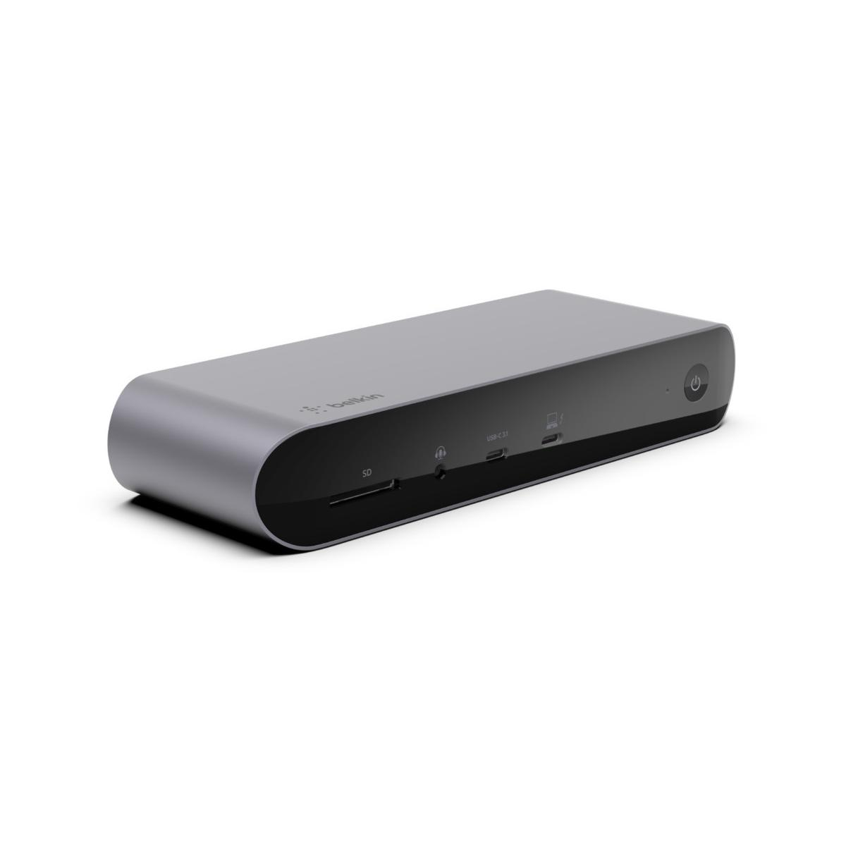 Silberner Belkin USB-C Hub mit SD-Kartensteckplatz, Kopfhöreranschluss, USB-C-Anschluss und Netzschalter.