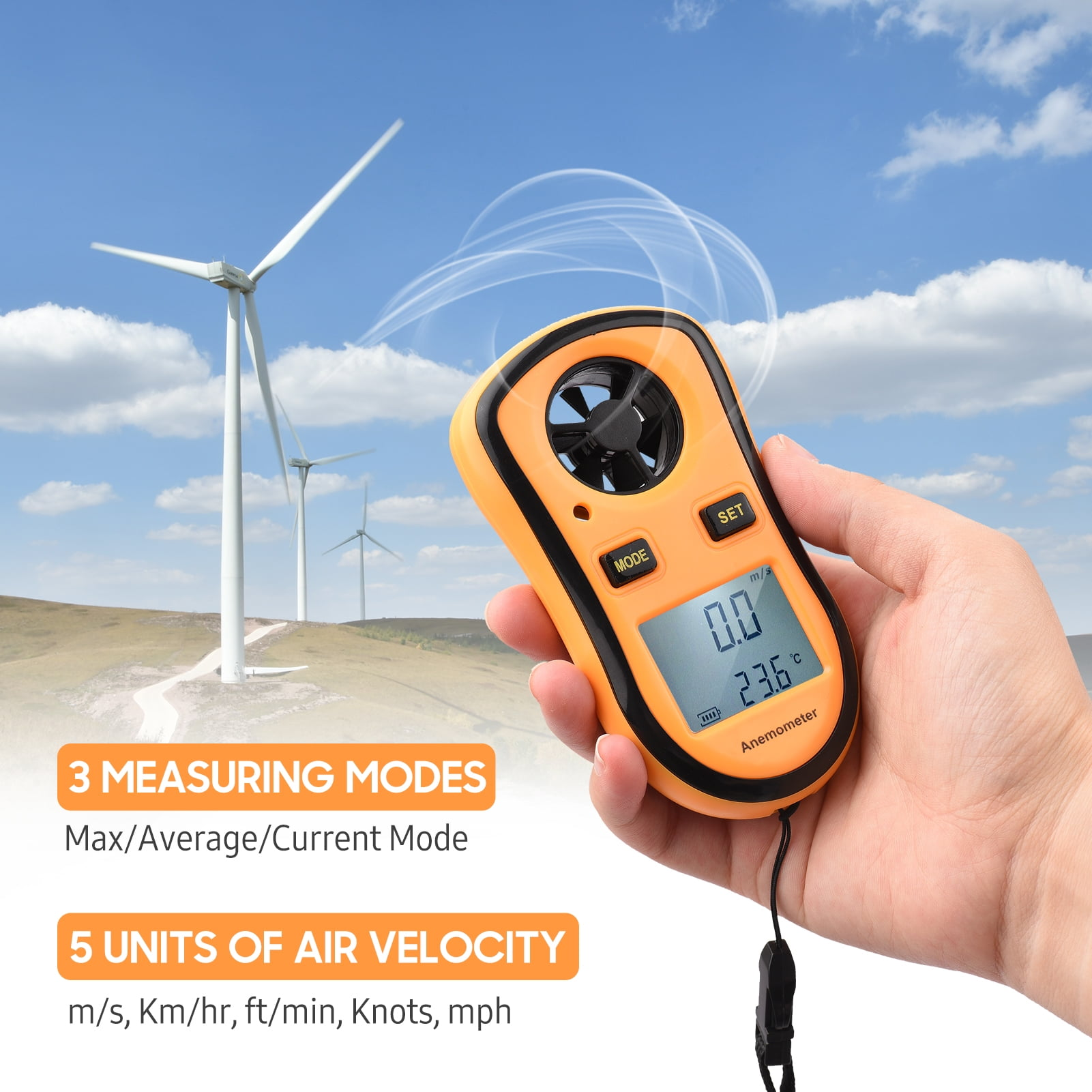 Hand hält orange Anemometer mit 0,0 m/s und 23,6 °C. Windturbinen im Hintergrund.