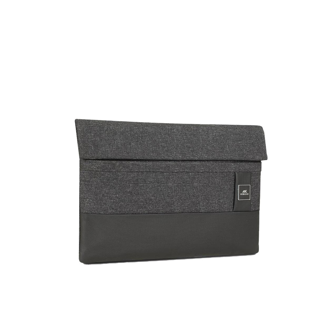 Graue Laptop-Hülle mit schwarzem Logo auf der Vorderseite, auf weißem Hintergrund.