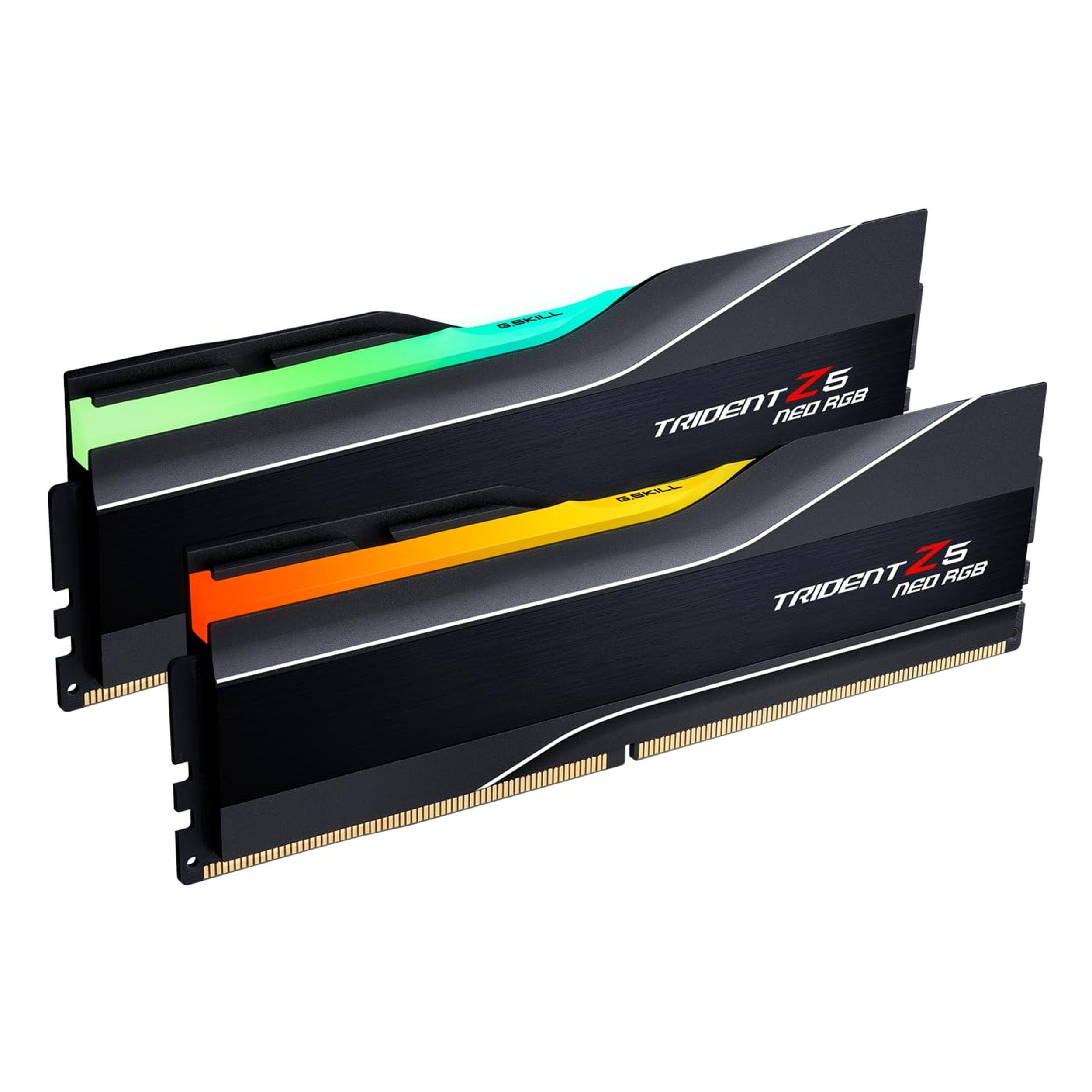 Due moduli RAM G.Skill Trident Z5 Neo RGB neri, uno illuminato di verde, l'altro di arancione.
