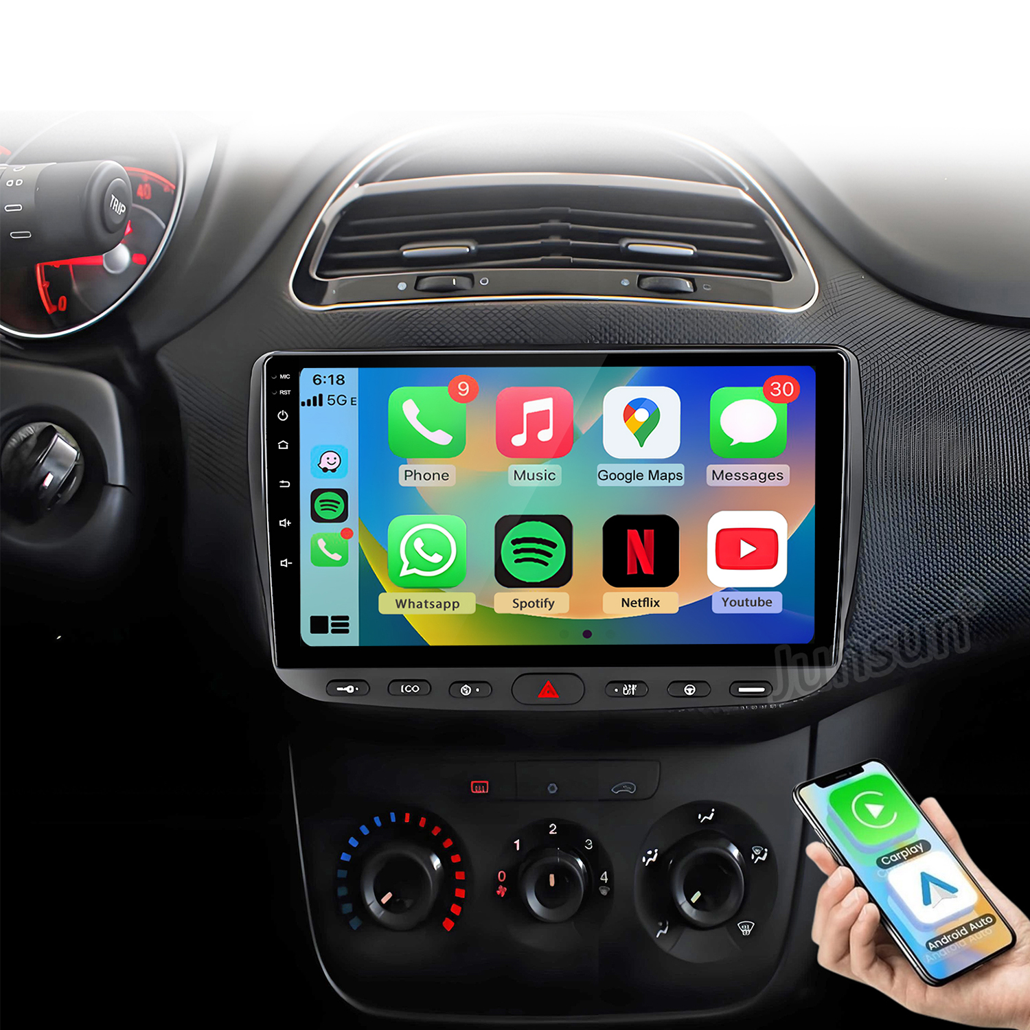 Ein Auto-Infotainment-Bildschirm zeigt App-Icons. Eine Hand hält ein Smartphone mit CarPlay/Android Auto.