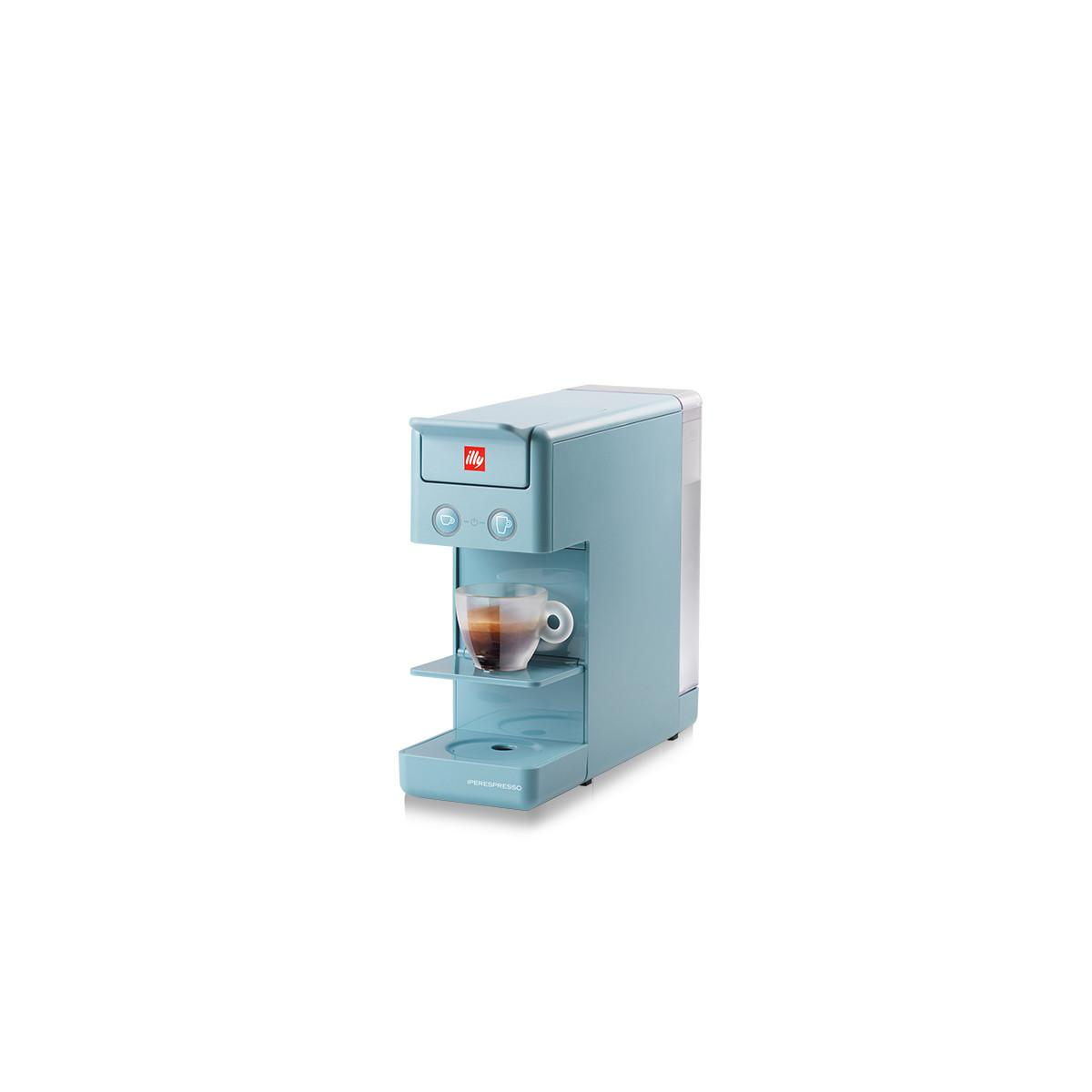 Eine blaue Illy-Kaffeemaschine mit einer Espressotasse darunter.