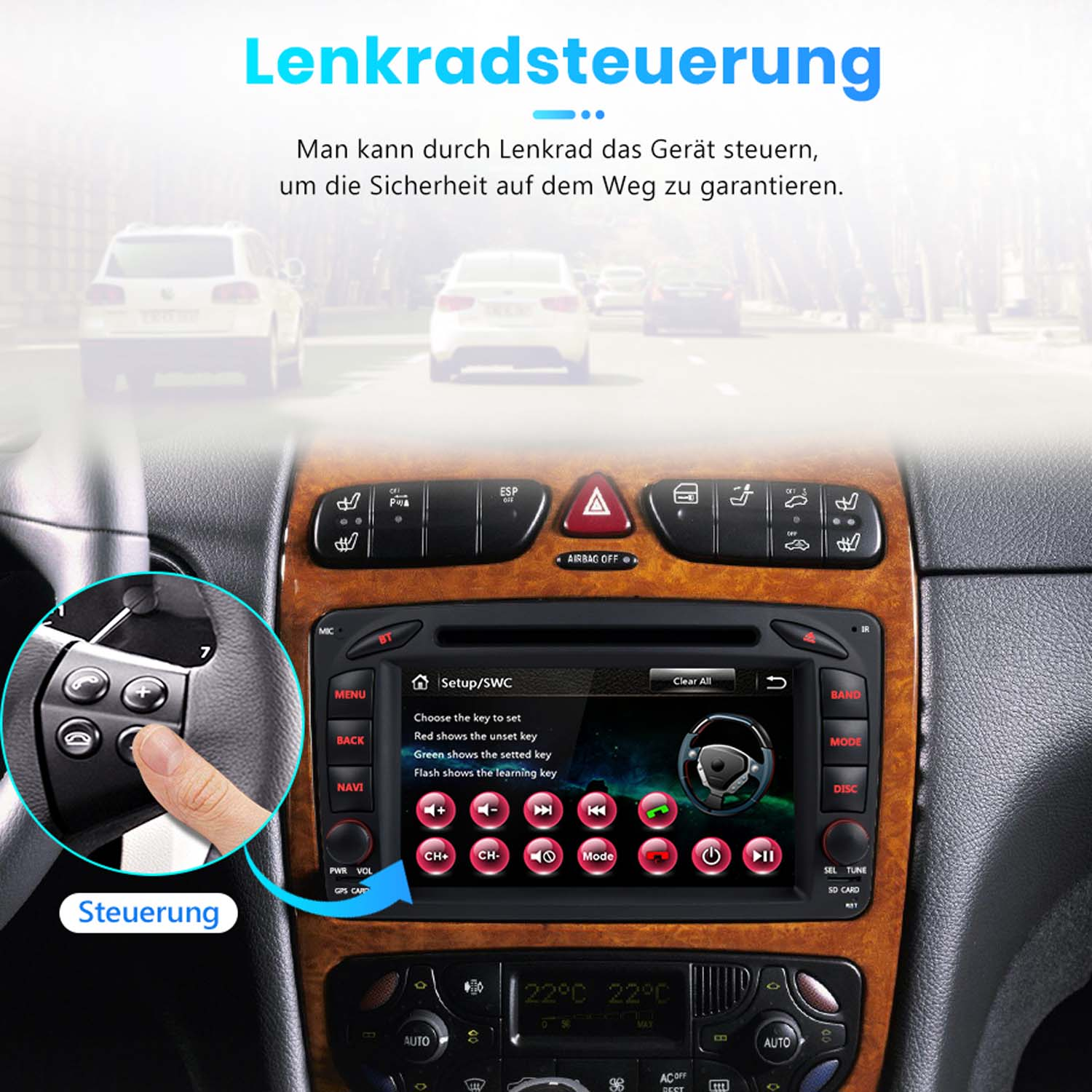 Ein Mann bedient ein Autoradio-Menü über Tasten am Lenkrad. Anzeige zeigt Lenkradsteuerung.
