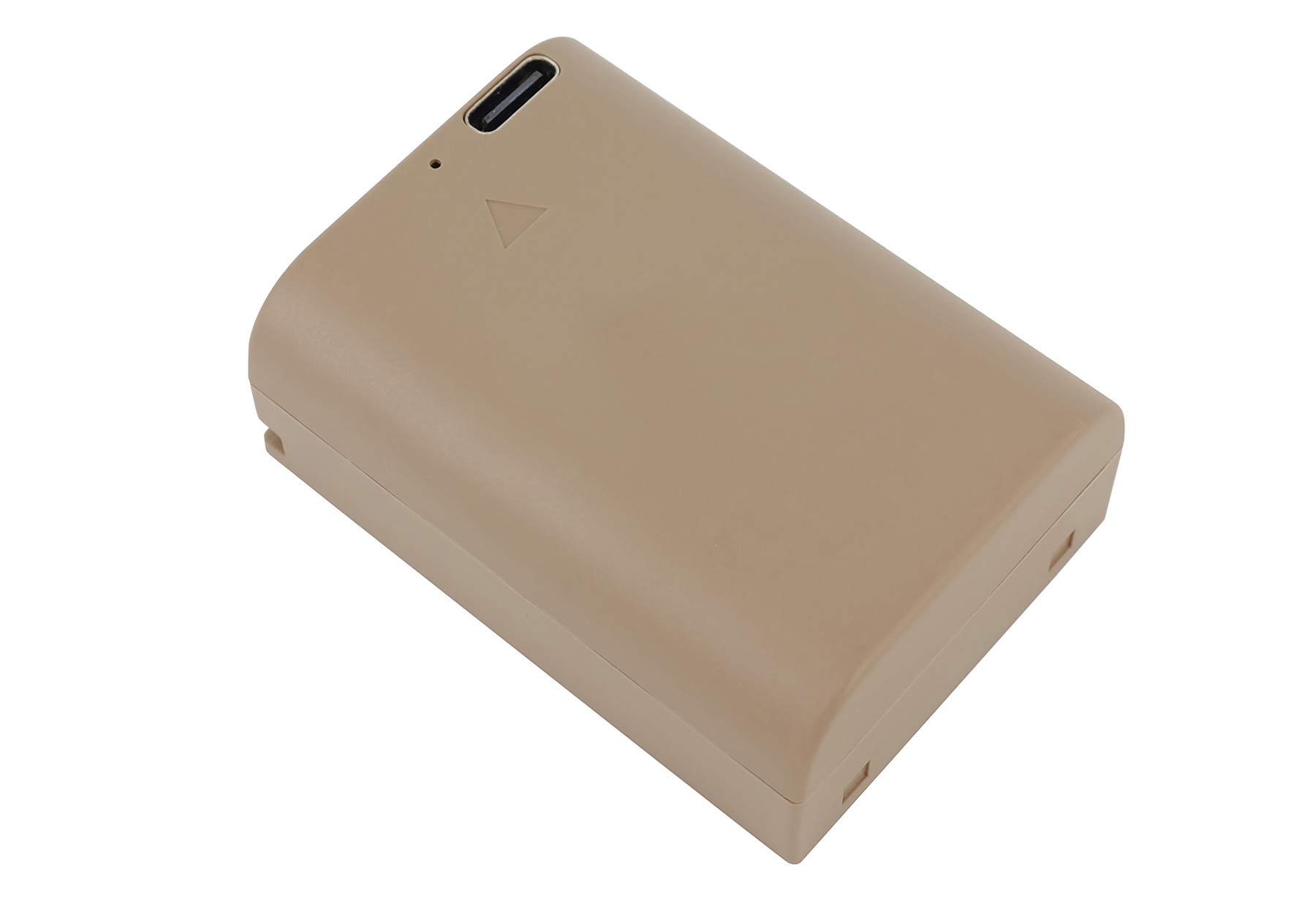 Ein beiges elektronisches Gerät mit USB-C-Anschluss und kleinem Dreieckssymbol.