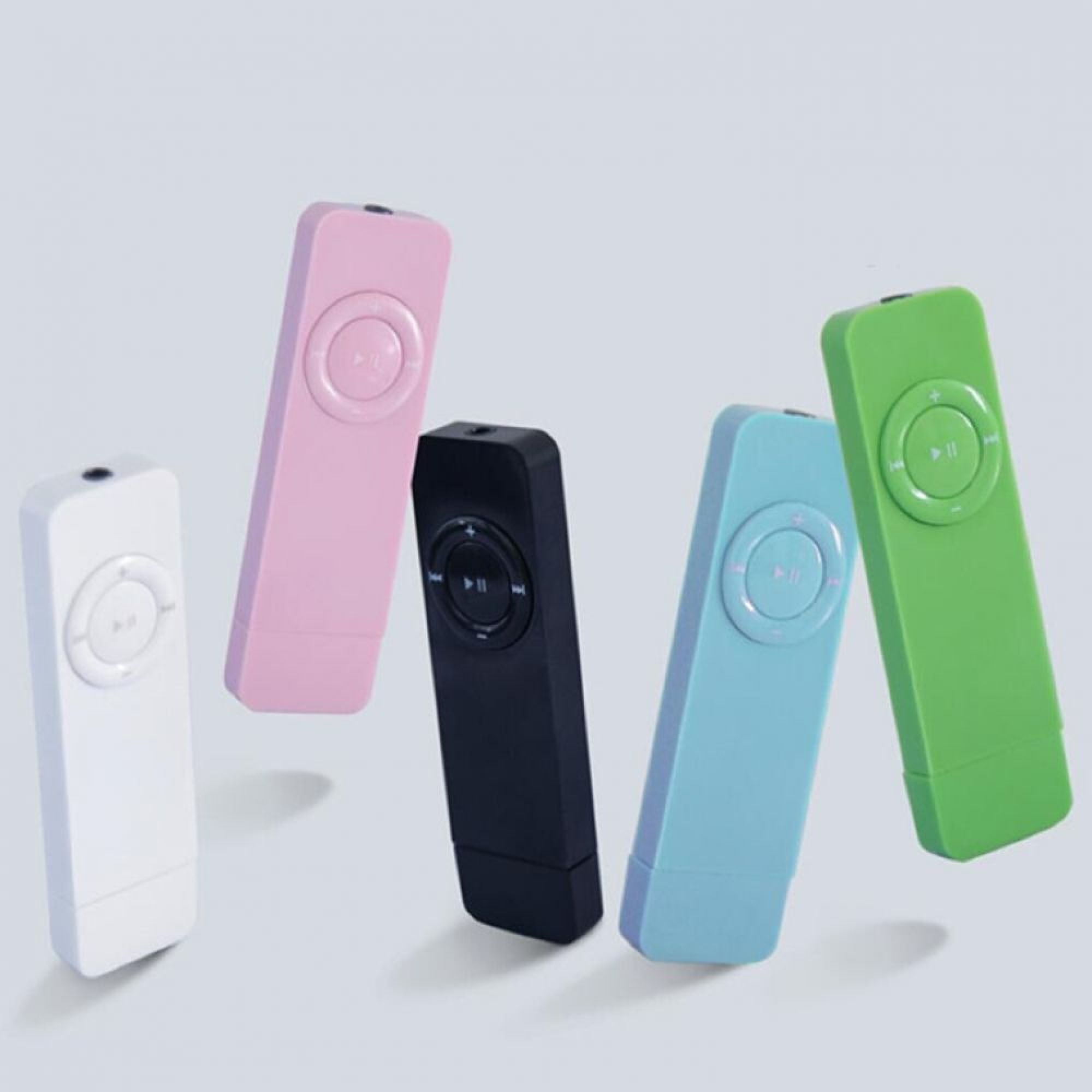 Fünf bunte MP3-Player mit Navigationsrädern auf grauem Hintergrund.