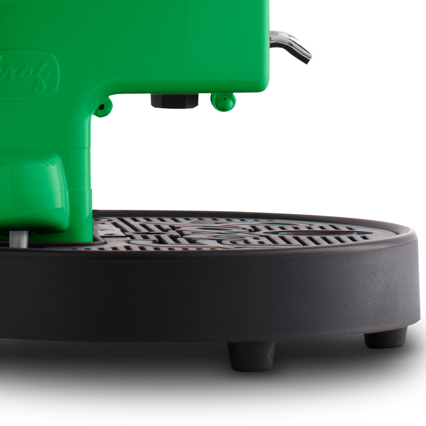 Groene koffiemachine met zwart lekbakje en voetjes.