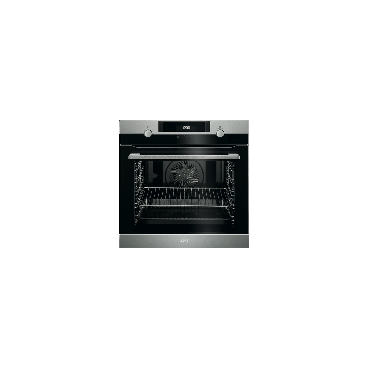 Forno AEG moderno con display orologio digitale e interno aperto con griglia.