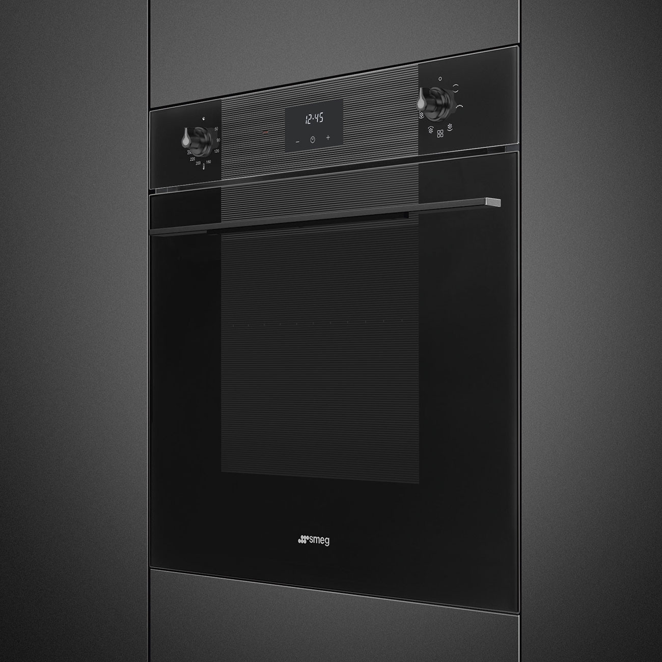 Un moderno forno da incasso nero con display digitale dell'ora e manopole.