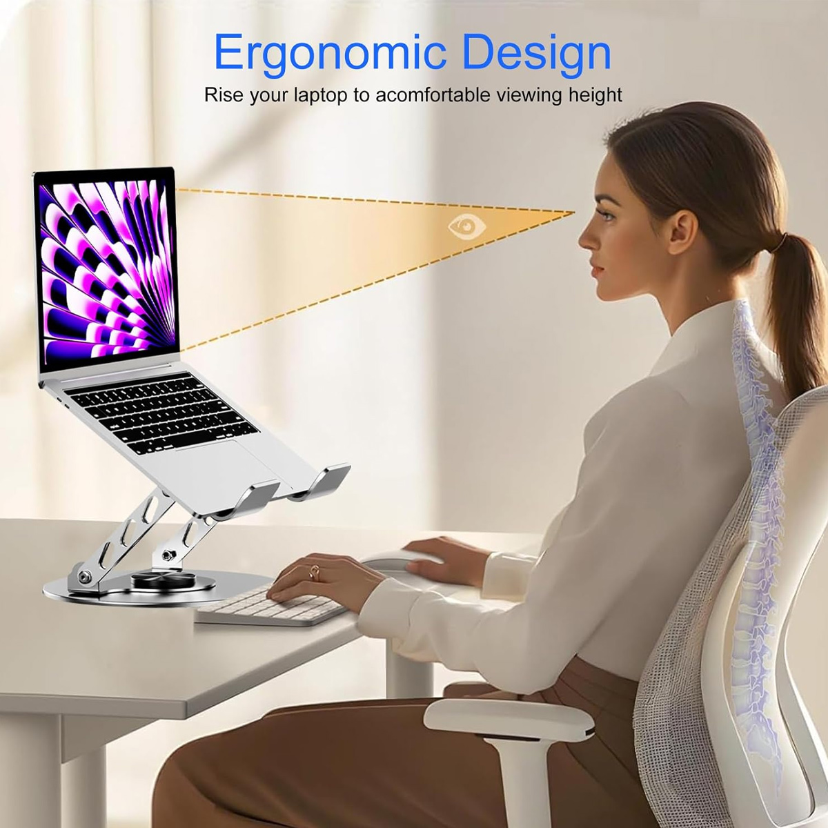 Eine Frau sitzt an einem Schreibtisch und benutzt einen Laptop auf einem Ständer. Ergonomisches Design.