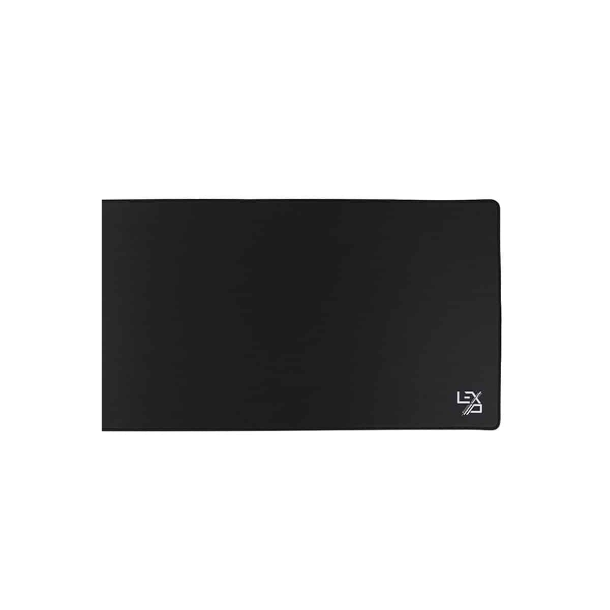 Tappetino per mouse nero con logo bianco in basso a destra.