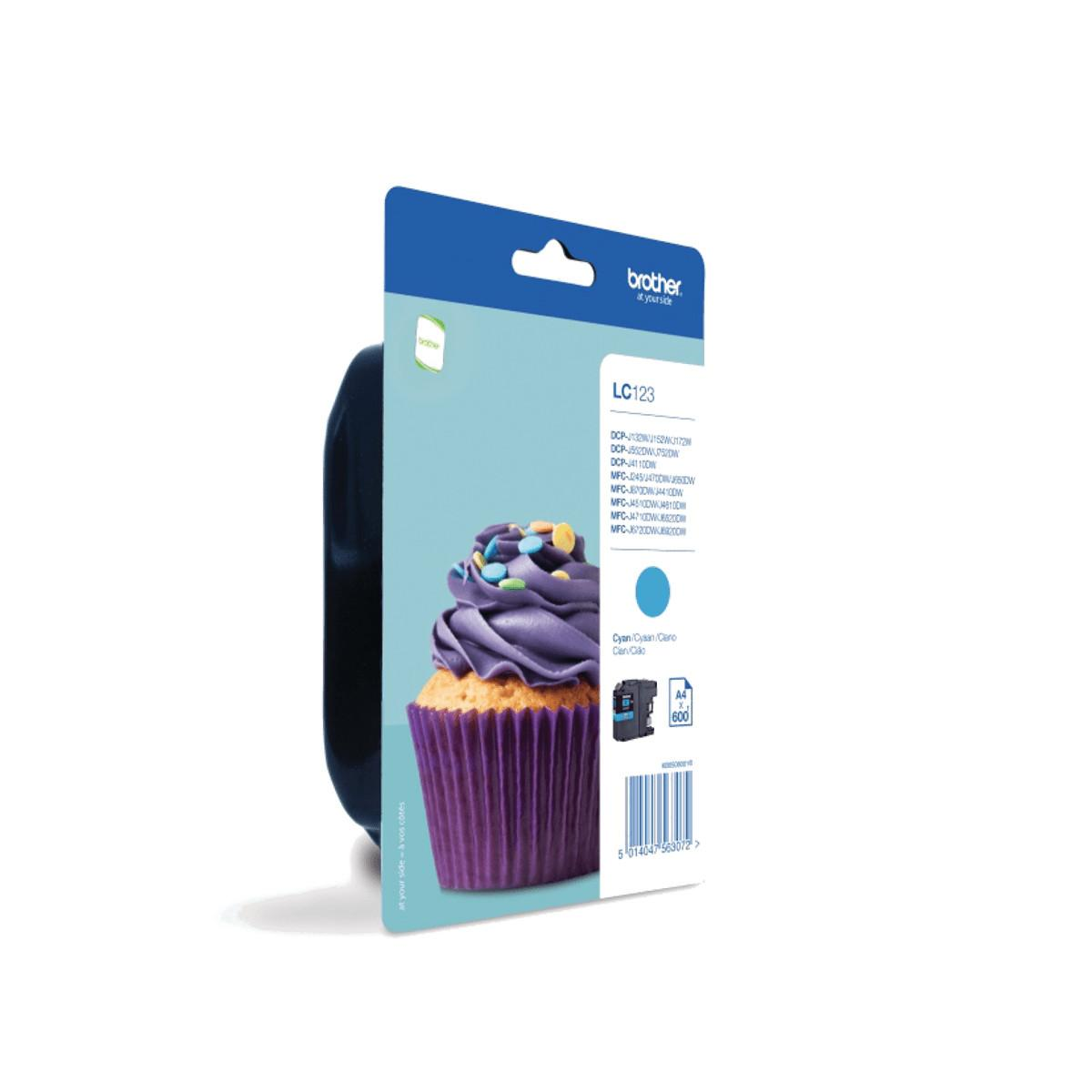 Verpakking met een cupcake met paars glazuur en hagelslag.