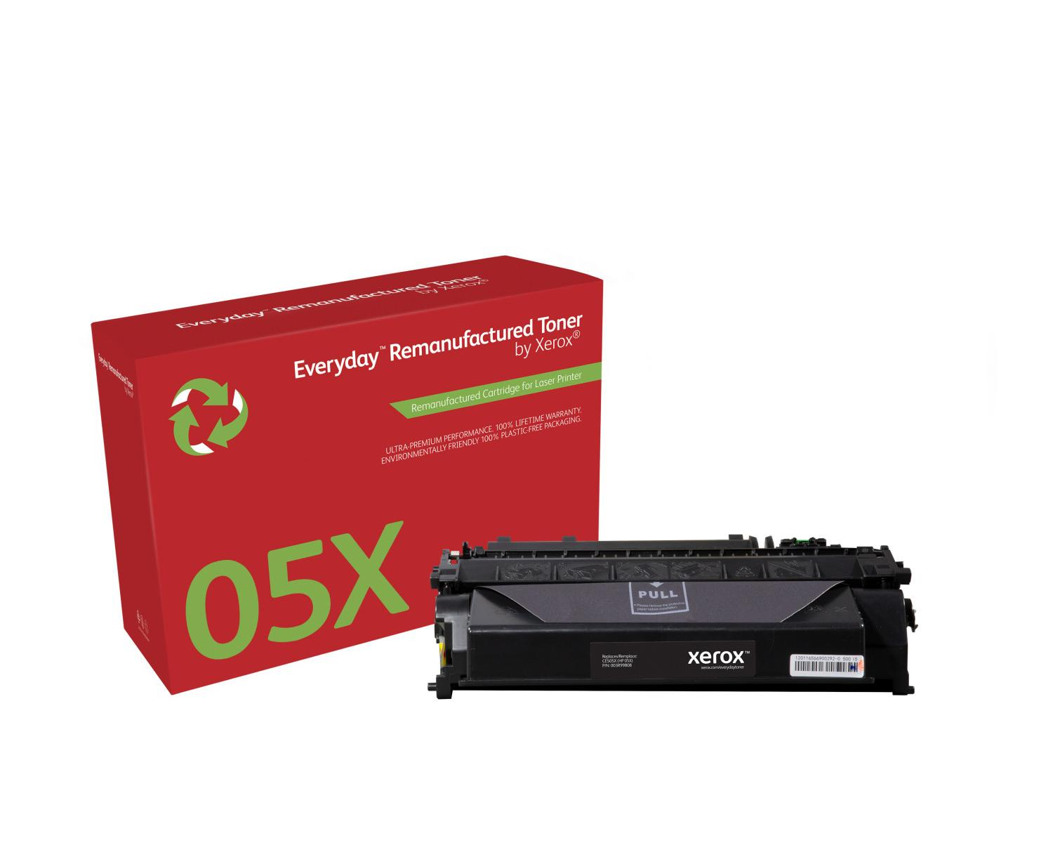 Scatola rossa con simbolo di riciclo accanto a una cartuccia toner Xerox nera.