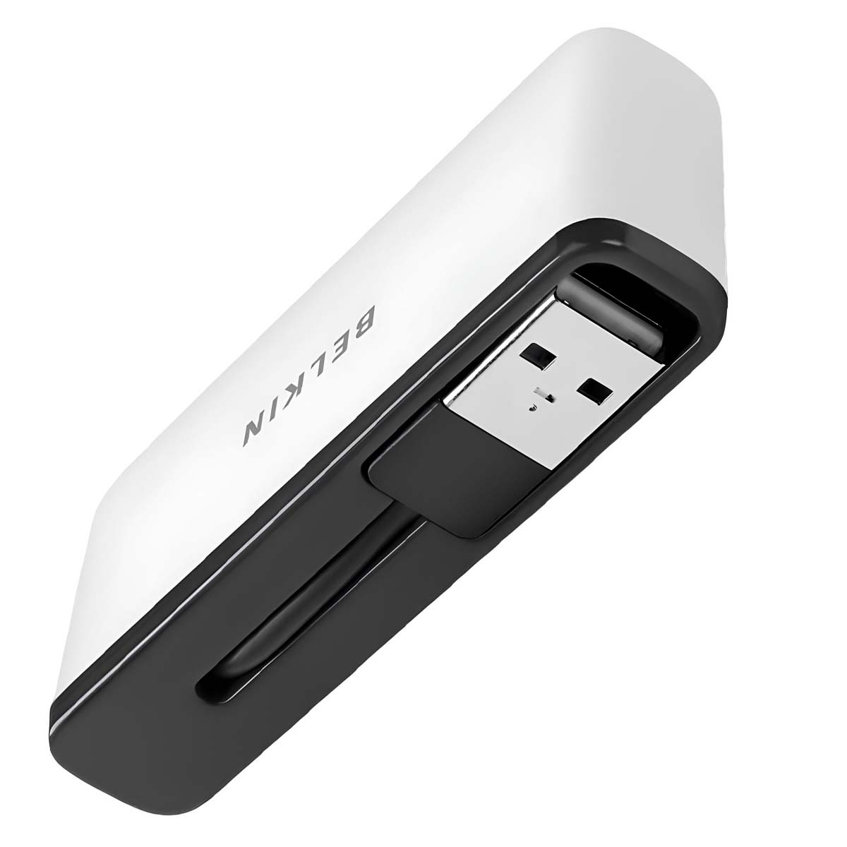 Adattatore USB Belkin bianco e nero con connettore USB-A visibile.
