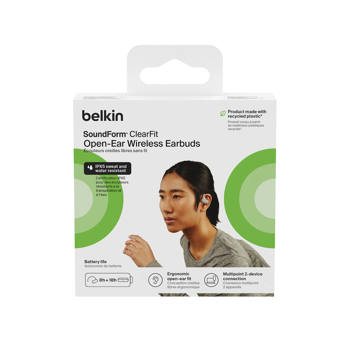Una donna con un auricolare, logo Belkin e design a cerchio verde.