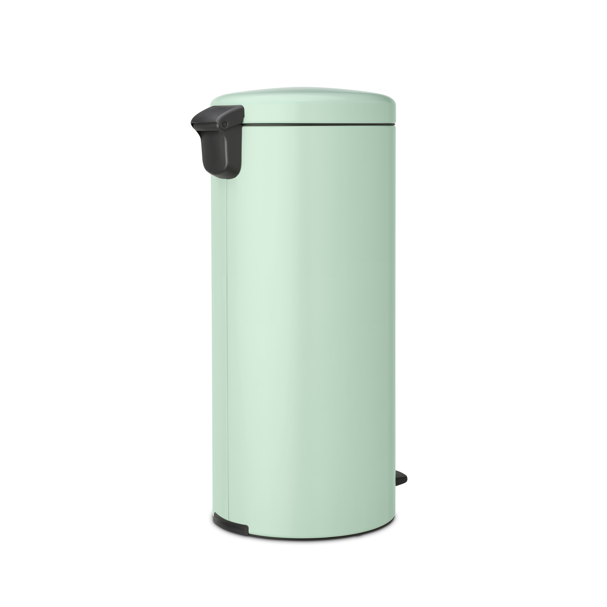 Un cubo de basura con pedal verde claro, con asa y pedal negros, sobre fondo blanco.