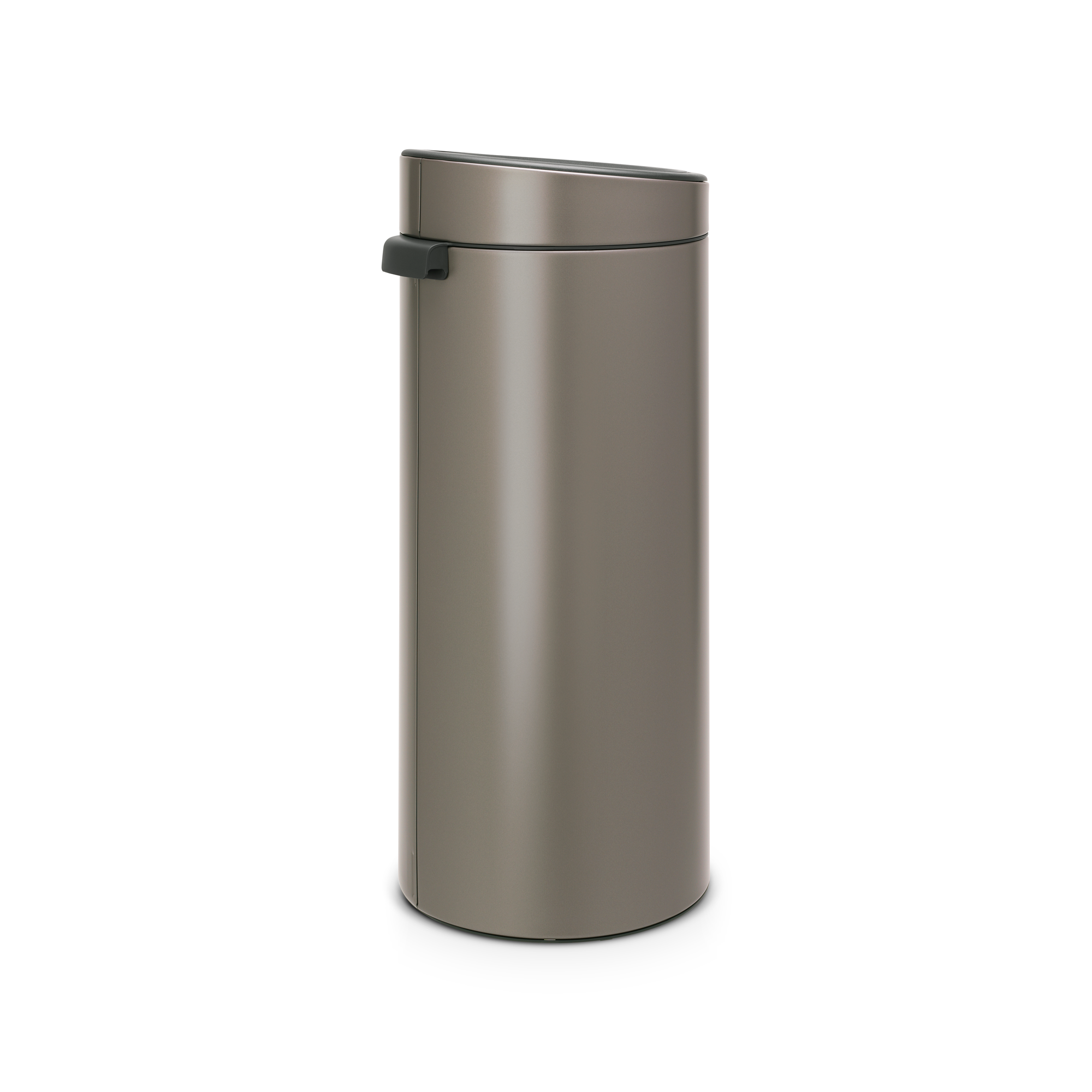 Een slanke, hoge, taupekleurige prullenbak met een donker handvat en deksel.