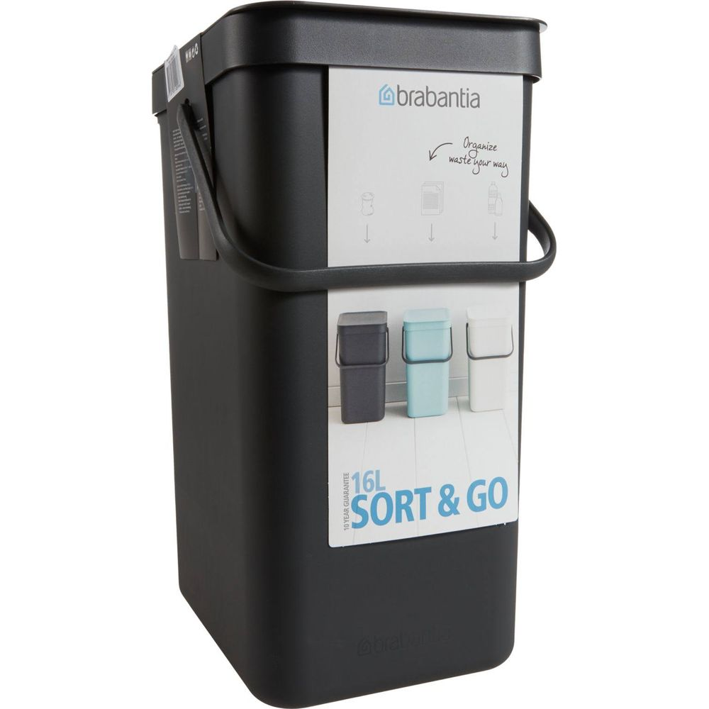 Zwarte Brabantia 16L 'Sort & Go' afvalbak met sorteerlabels.