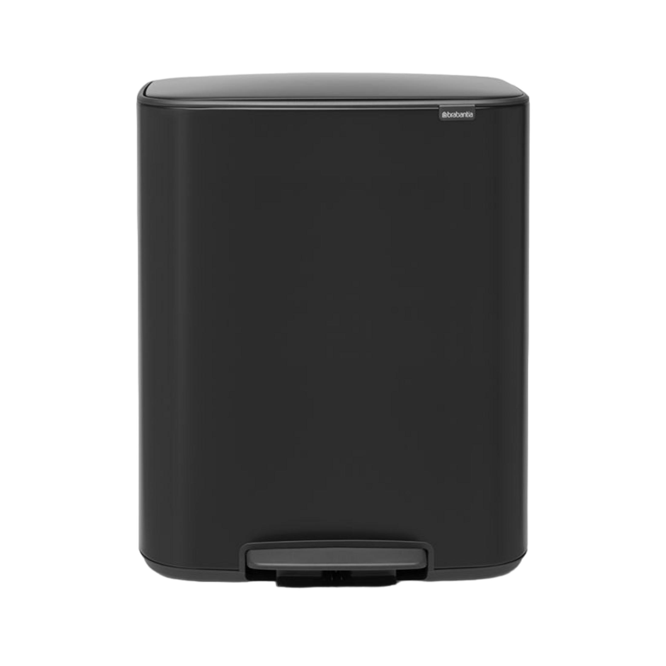 Een zwarte Brabantia trapremmer staat voor een witte achtergrond.