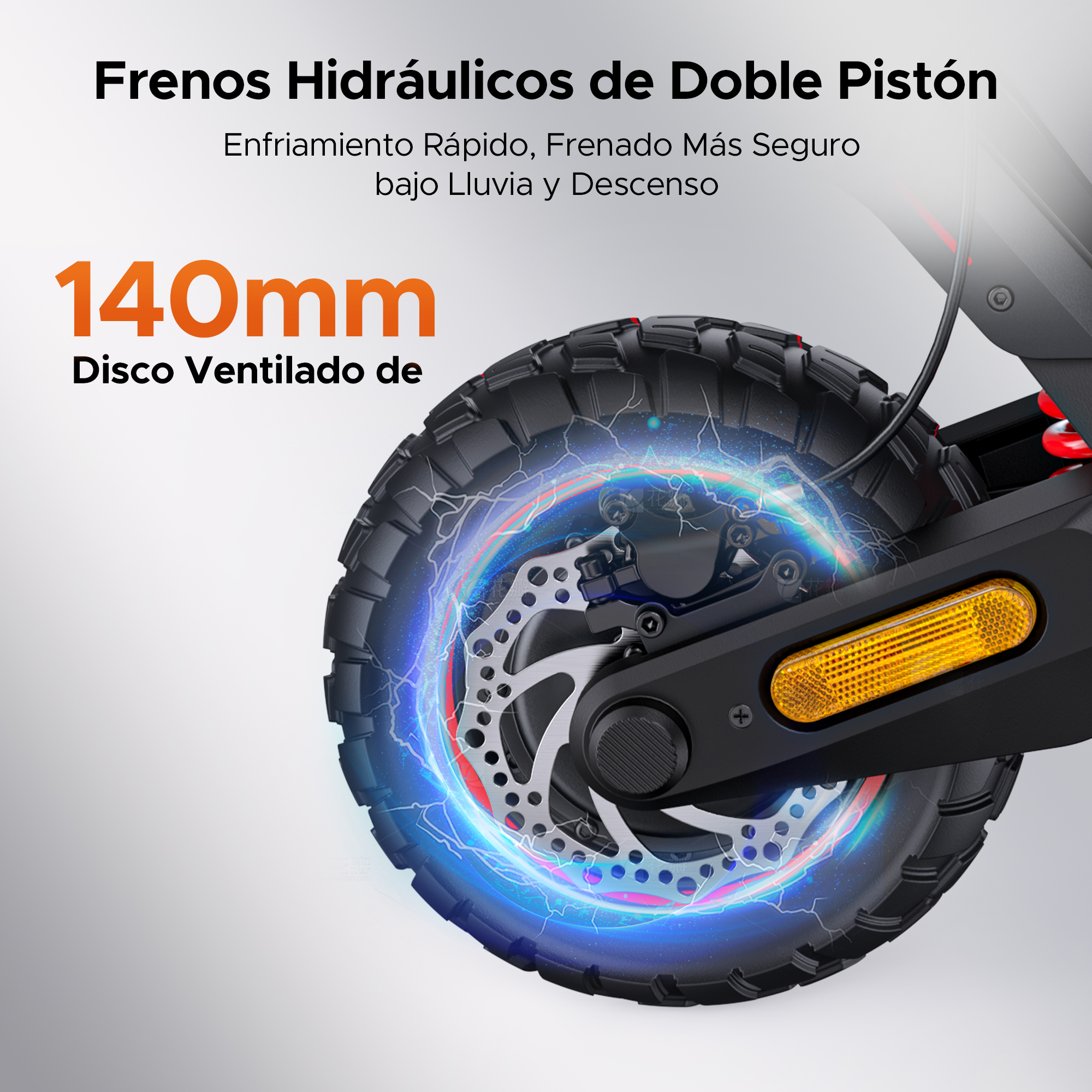 Primer plano de la rueda de un patinete con freno de disco ventilado y efectos de luz.