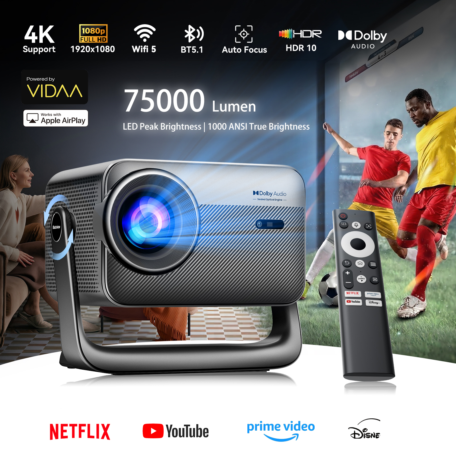 Een projector toont een voetbalwedstrijd. Afstandsbediening op de voorgrond.