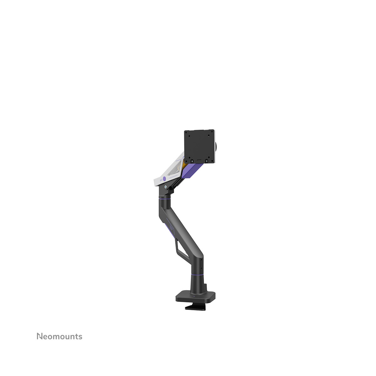 Een grijze monitorarm met paarse accenten op een witte achtergrond.