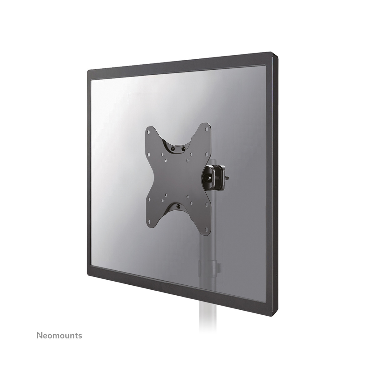 Ein Monitorhalterungsadapter aus Metall ist auf der Rückseite eines Monitors befestigt.
