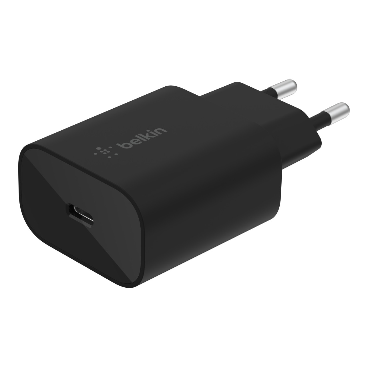 Spina USB-C nera con logo Belkin e due pin metallici.