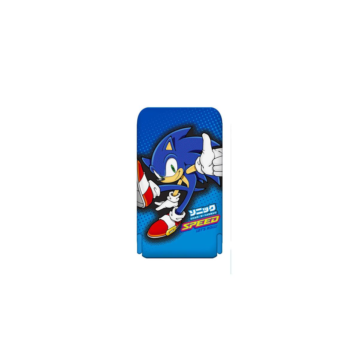 Sonic il riccio corre con scarpe rosse, pollice in su. Sfondo blu.