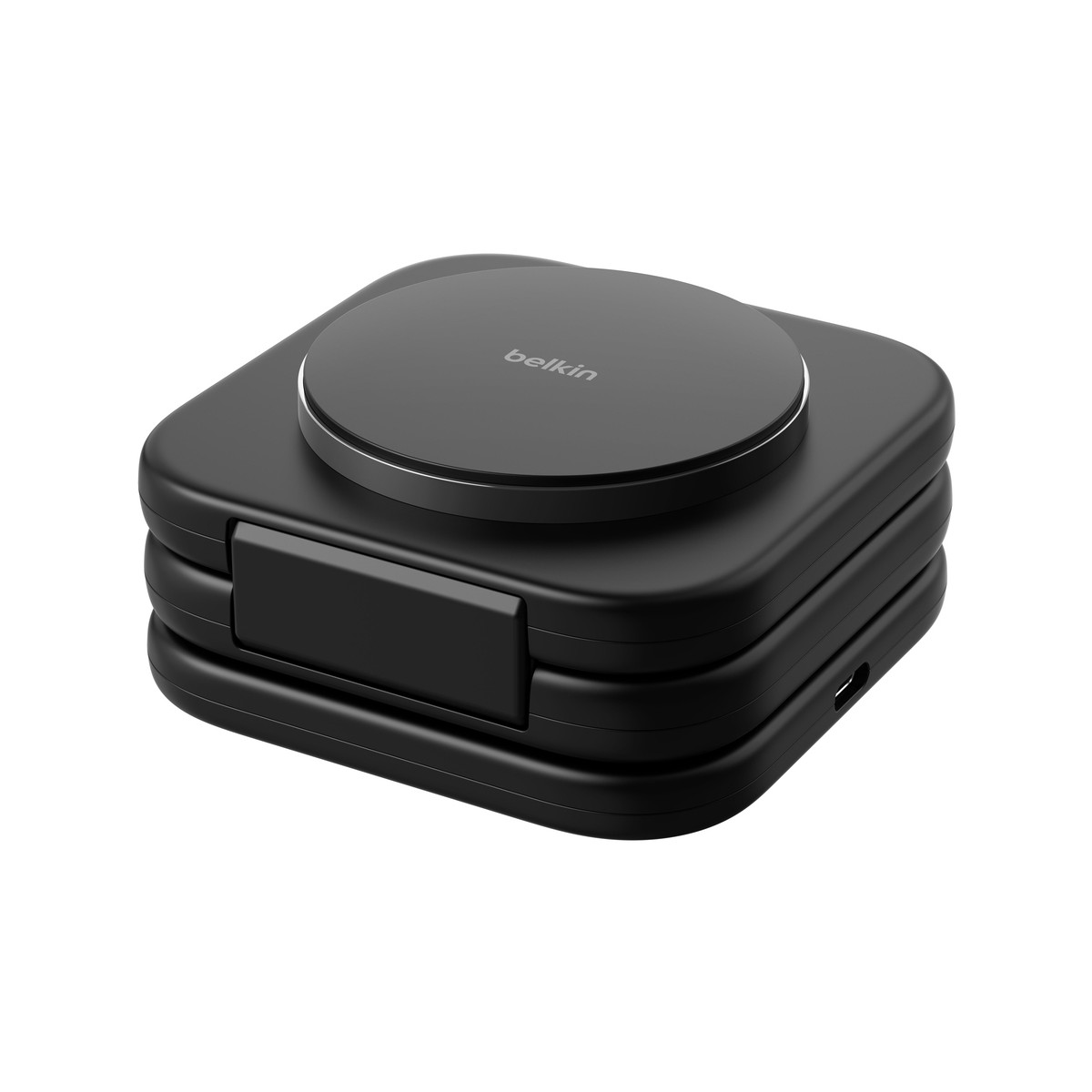 Cargador plegable negro con sección superior redonda y logo Belkin.