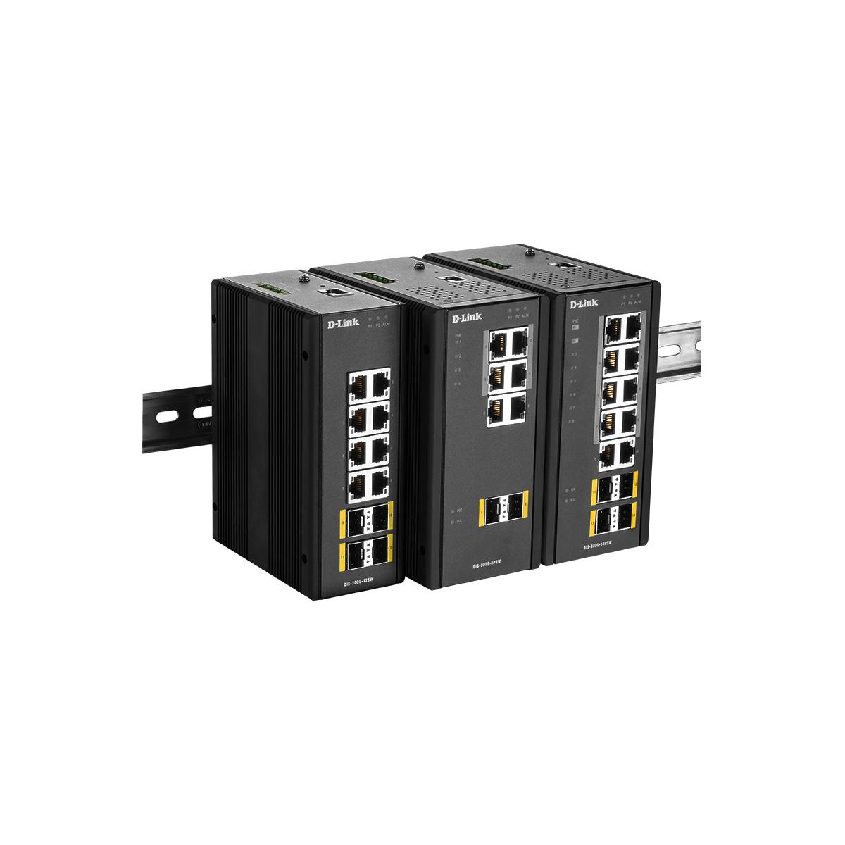 Tre switch di rete D-Link montati su una guida DIN. Neri, con porte visibili e spie luminose.