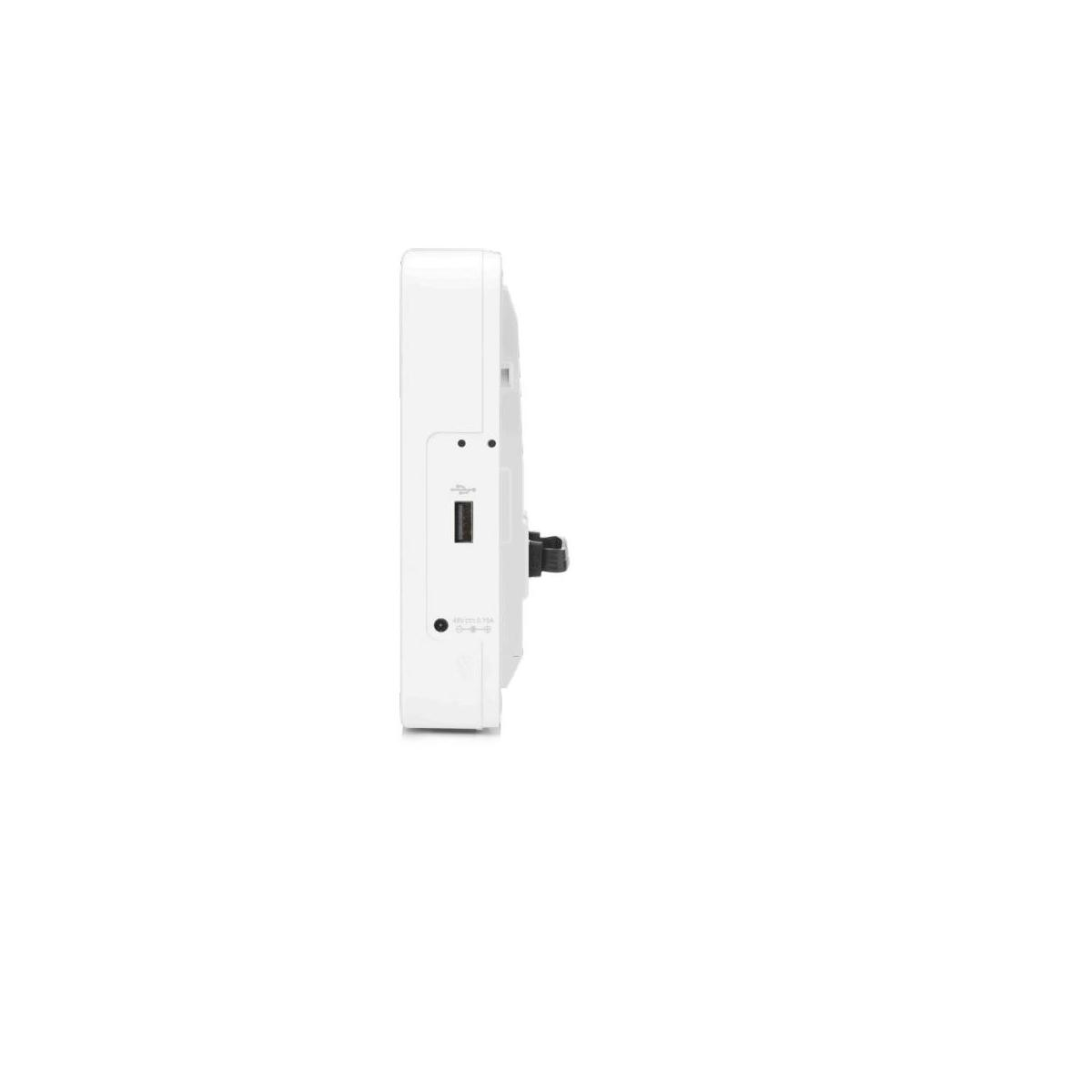 Weiße Box mit USB-Anschluss und Stromanschluss.