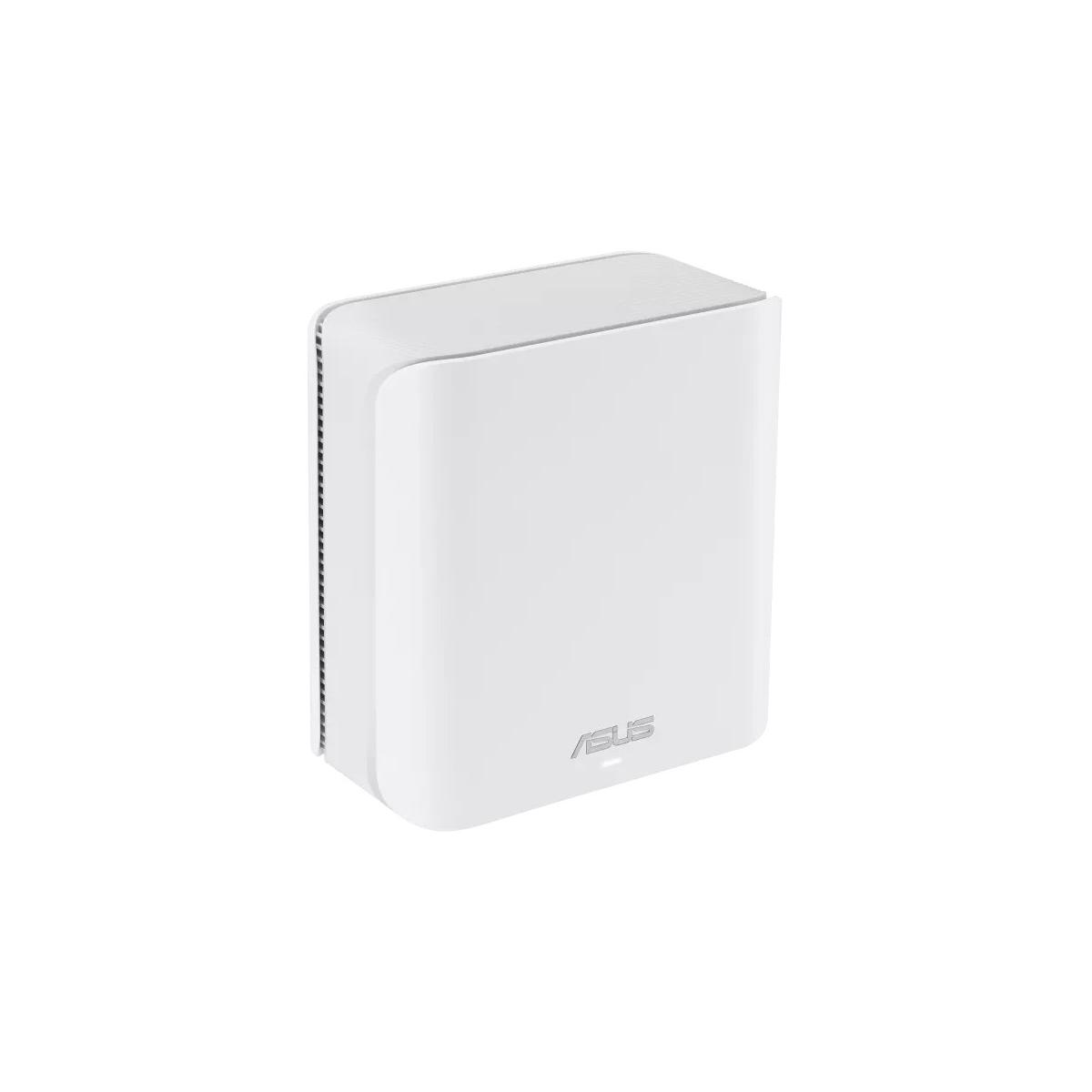 Ein weißer Asus-Router in einem schlanken, modernen Design steht auf weißem Grund.