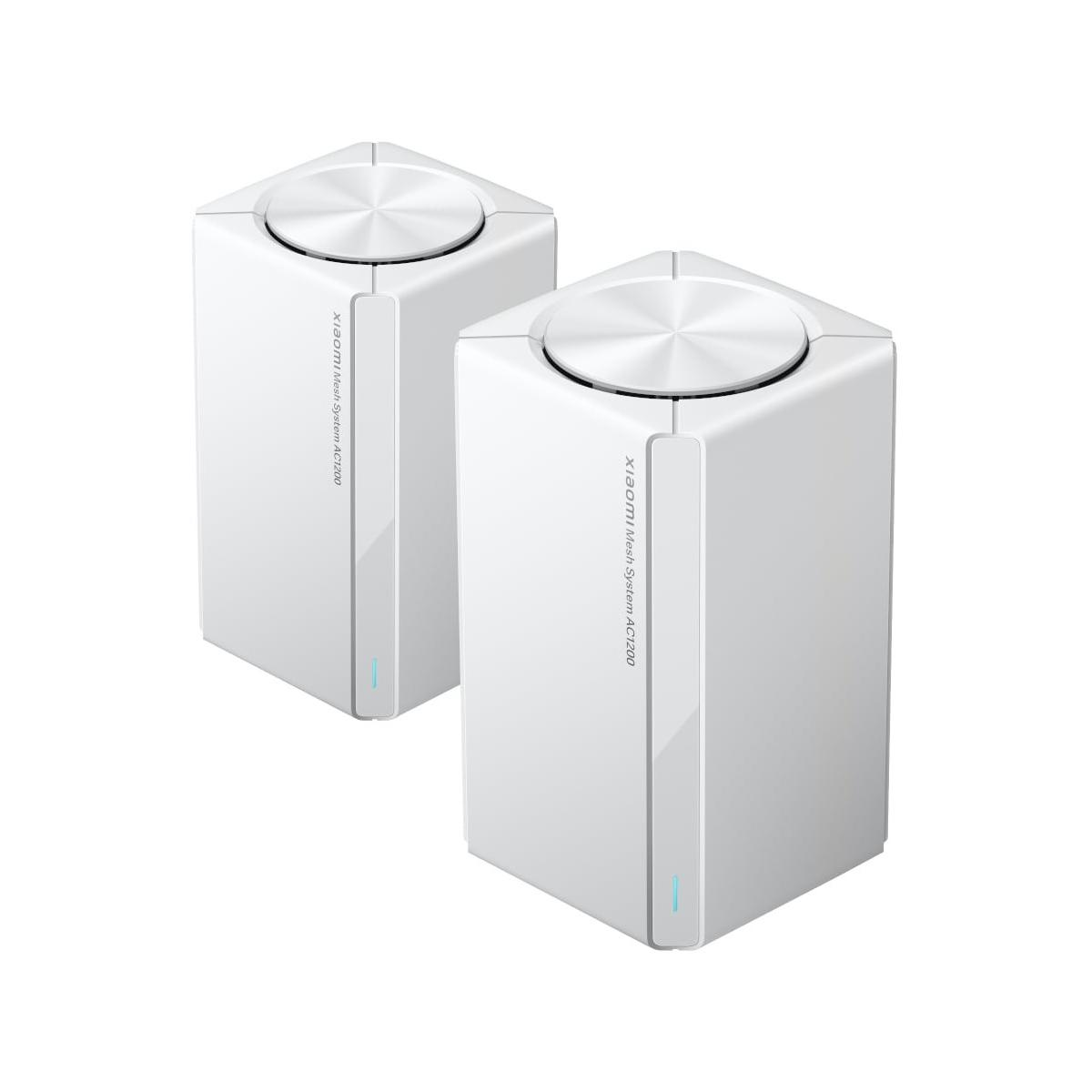 Zwei weiße Xiaomi Mesh System AC1200 Router nebeneinander auf weißem Hintergrund.
