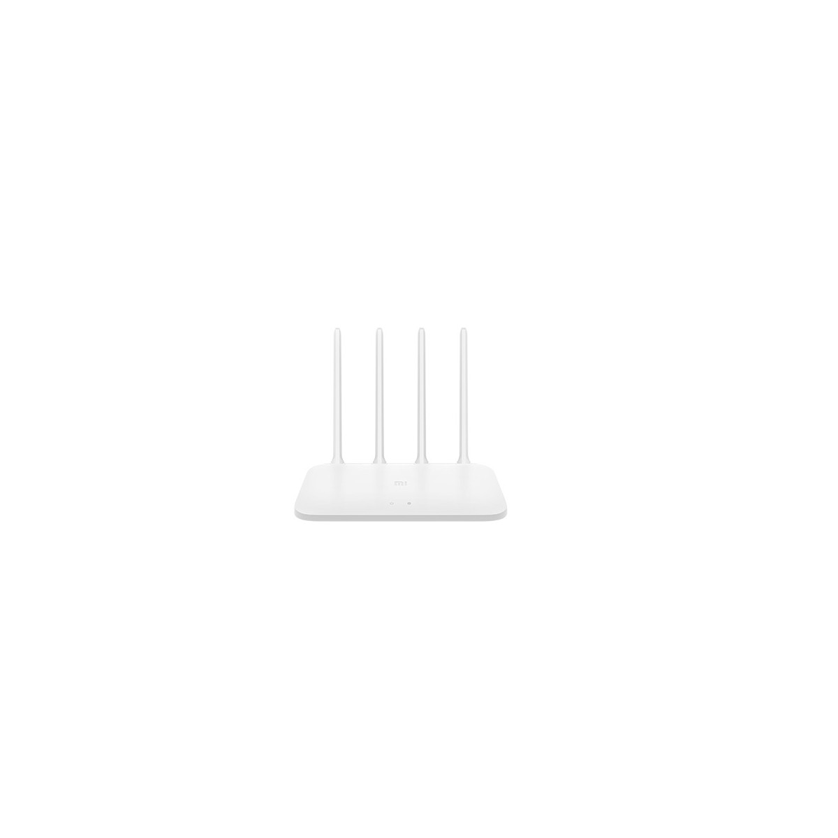 Un router bianco con quattro antenne su sfondo bianco.
