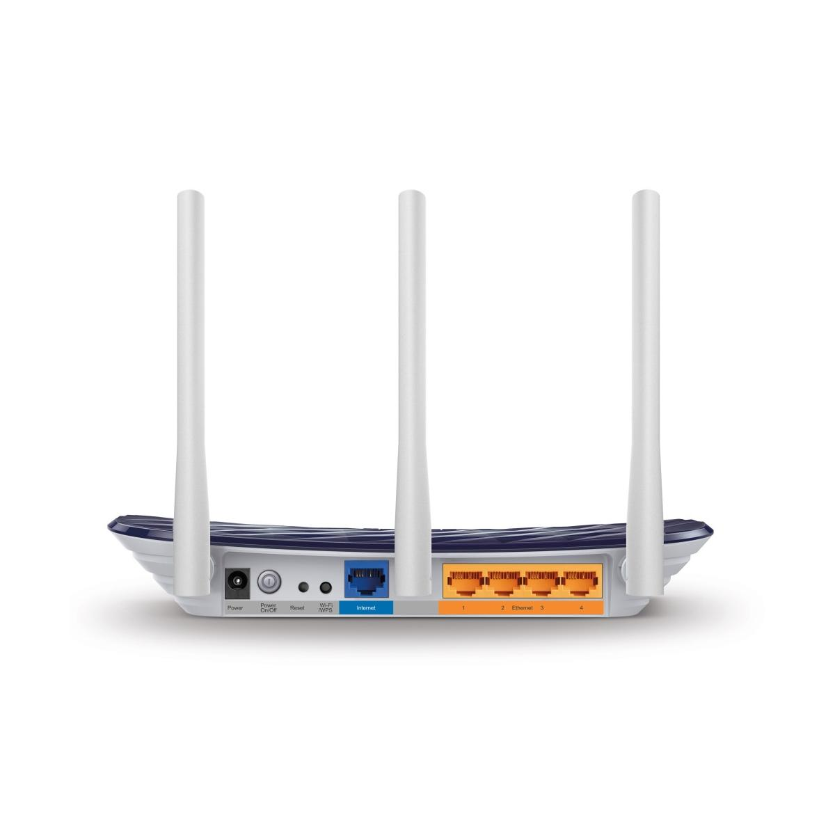 Ein weißer Router mit drei Antennen und Anschlüssen.