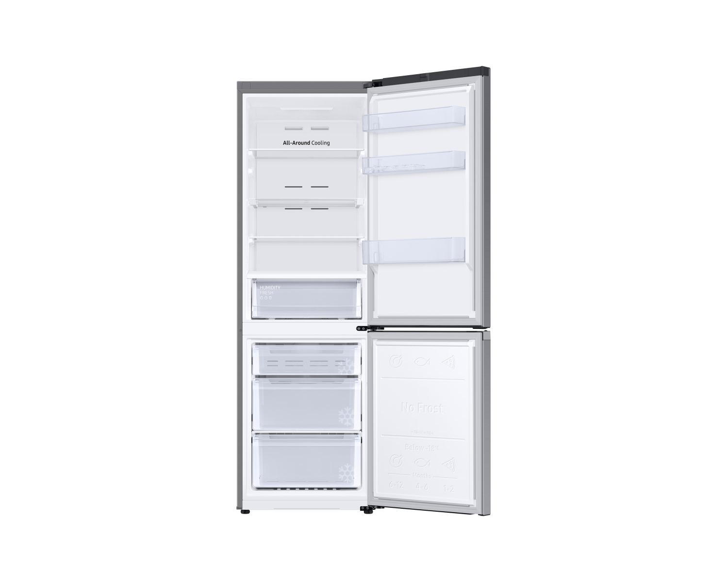 Un refrigerador abierto con varios estantes y cajones.